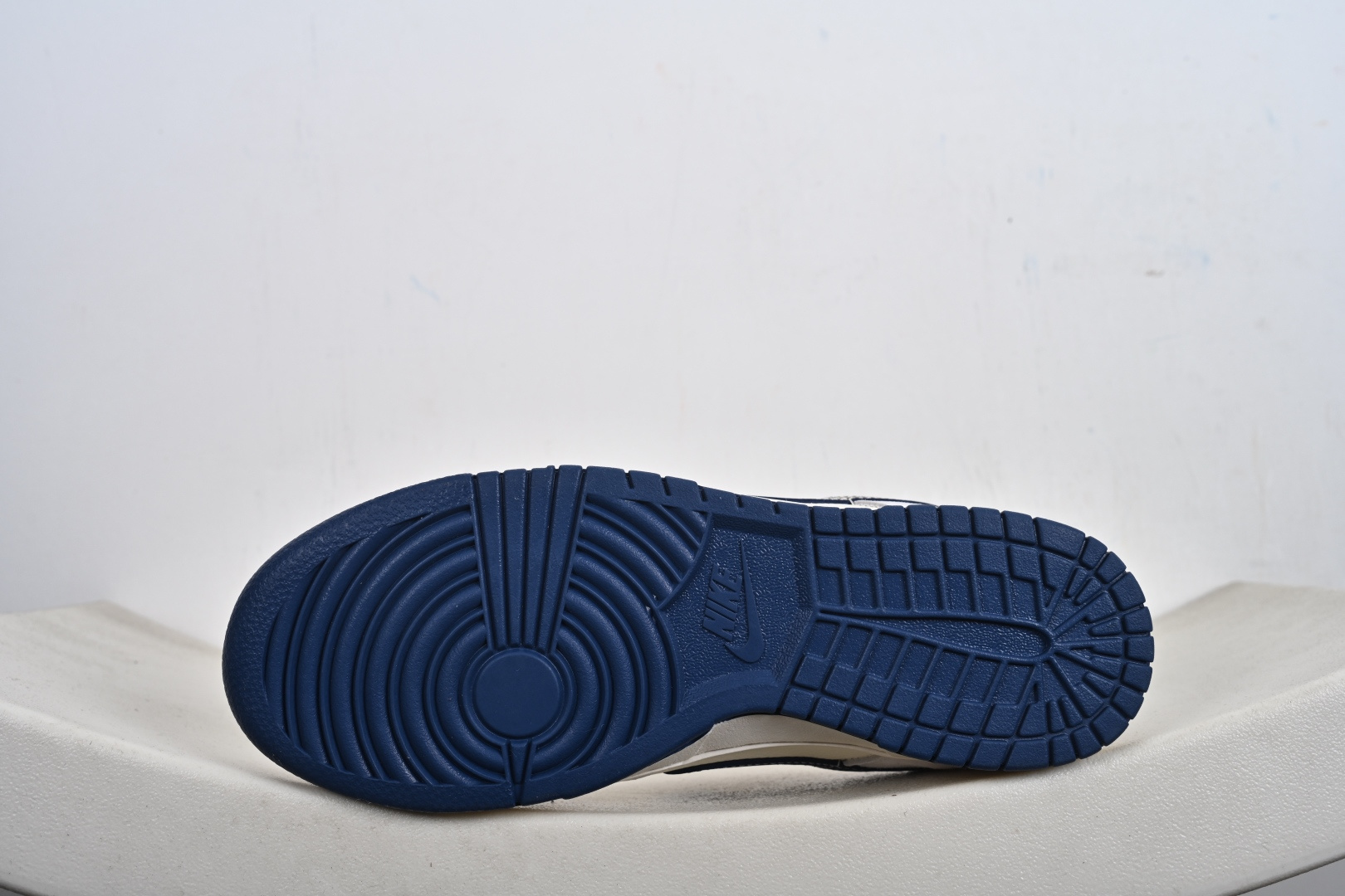 240 Nike Dunk Low 2026 丙午马年限定款 标识融入马形图案 LX1988-812-Chinese UA Cheap High Quatity Brand Clothes Bags handbags Sneakers wholesale wholesaler seller from China Factory suppliers Fashion Clothing Shoes best Quality Beautiful Price 240 Nike Dunk Low 2026 丙午马年限定款 标识融入马形图案 LX1988-812