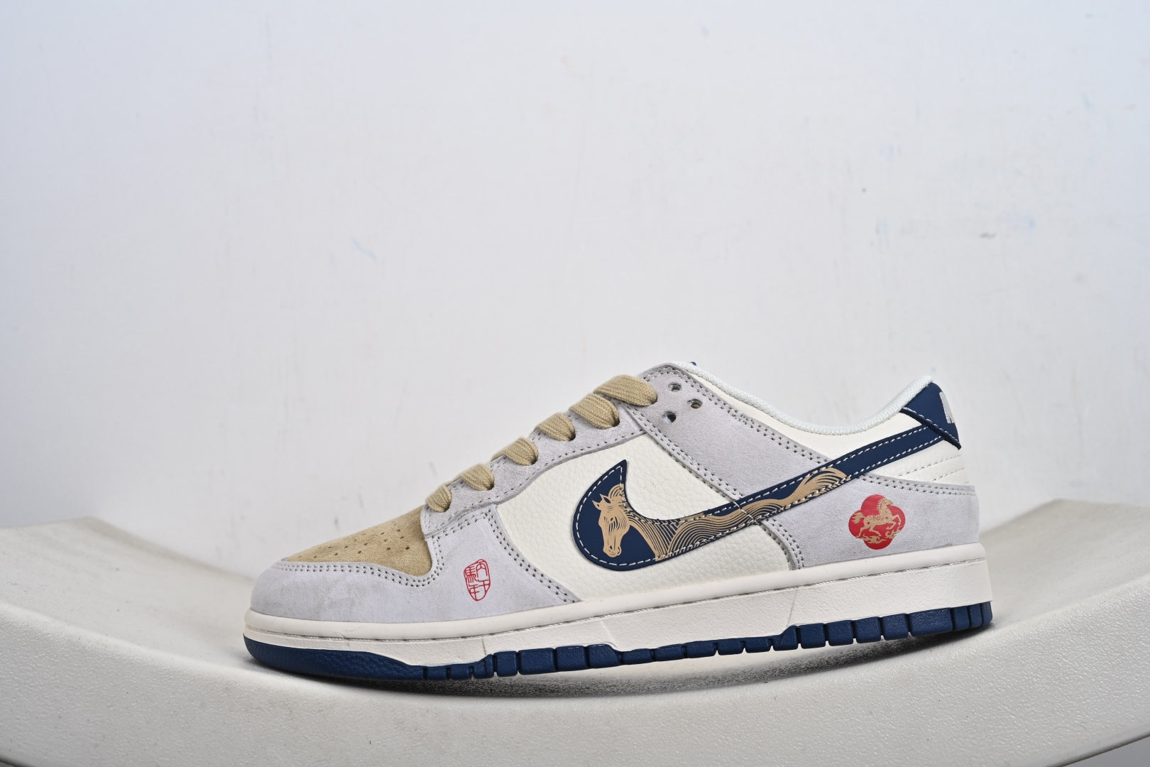 240 Nike Dunk Low 2026 丙午马年限定款 标识融入马形图案 LX1988-812-Chinese UA Cheap High Quatity Brand Clothes Bags handbags Sneakers wholesale wholesaler seller from China Factory suppliers Fashion Clothing Shoes best Quality Beautiful Price 240 Nike Dunk Low 2026 丙午马年限定款 标识融入马形图案 LX1988-812
