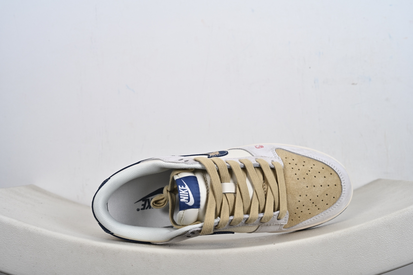 240 Nike Dunk Low 2026 丙午马年限定款 标识融入马形图案 LX1988-812-Chinese UA Cheap High Quatity Brand Clothes Bags handbags Sneakers wholesale wholesaler seller from China Factory suppliers Fashion Clothing Shoes best Quality Beautiful Price 240 Nike Dunk Low 2026 丙午马年限定款 标识融入马形图案 LX1988-812