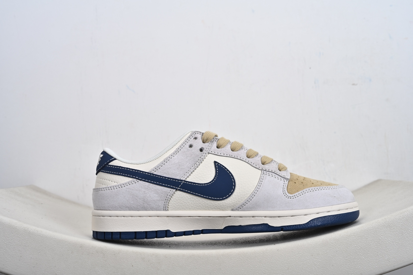 240 Nike Dunk Low 2026 丙午马年限定款 标识融入马形图案 LX1988-812-Chinese UA Cheap High Quatity Brand Clothes Bags handbags Sneakers wholesale wholesaler seller from China Factory suppliers Fashion Clothing Shoes best Quality Beautiful Price 240 Nike Dunk Low 2026 丙午马年限定款 标识融入马形图案 LX1988-812