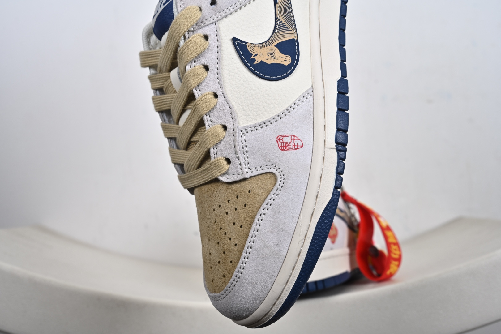 240 Nike Dunk Low 2026 丙午马年限定款 标识融入马形图案 LX1988-812-Chinese UA Cheap High Quatity Brand Clothes Bags handbags Sneakers wholesale wholesaler seller from China Factory suppliers Fashion Clothing Shoes best Quality Beautiful Price 240 Nike Dunk Low 2026 丙午马年限定款 标识融入马形图案 LX1988-812