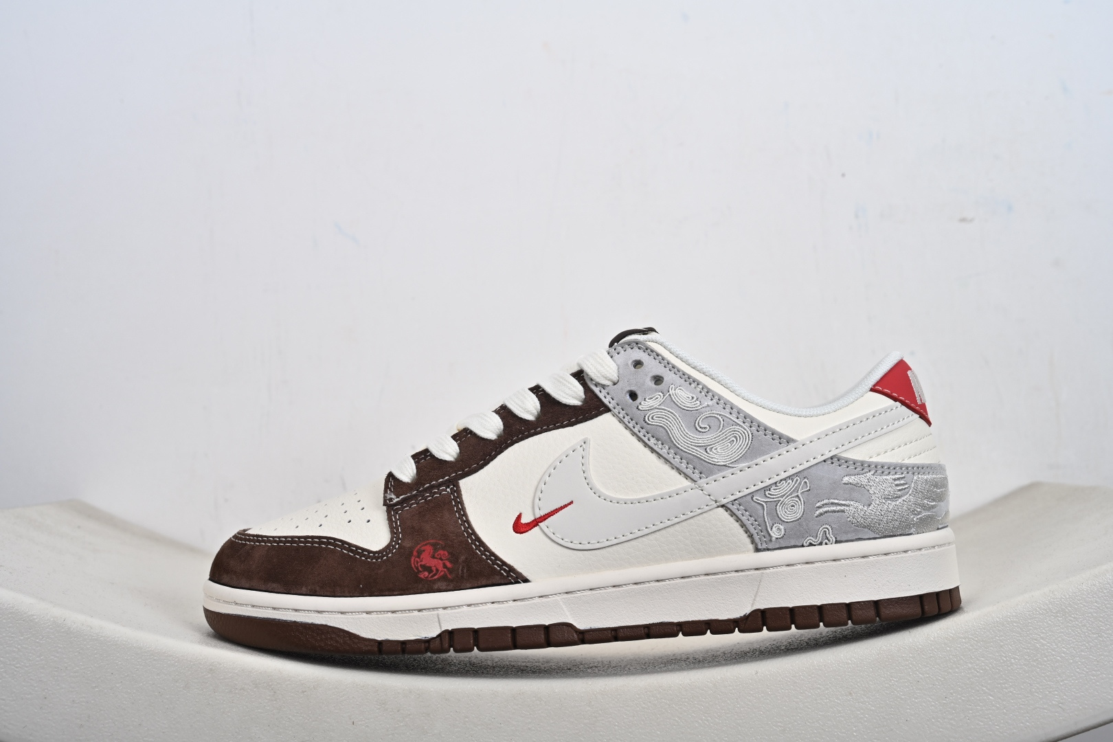 240 当东方古韵邂逅街头潮流,这双Nike Dunk Low ZH2598-810-Chinese UA Cheap High Quatity Brand Clothes Bags handbags Sneakers wholesale wholesaler seller from China Factory suppliers Fashion Clothing Shoes best Quality Beautiful Price 240 当东方古韵邂逅街头潮流,这双Nike Dunk Low ZH2598-810