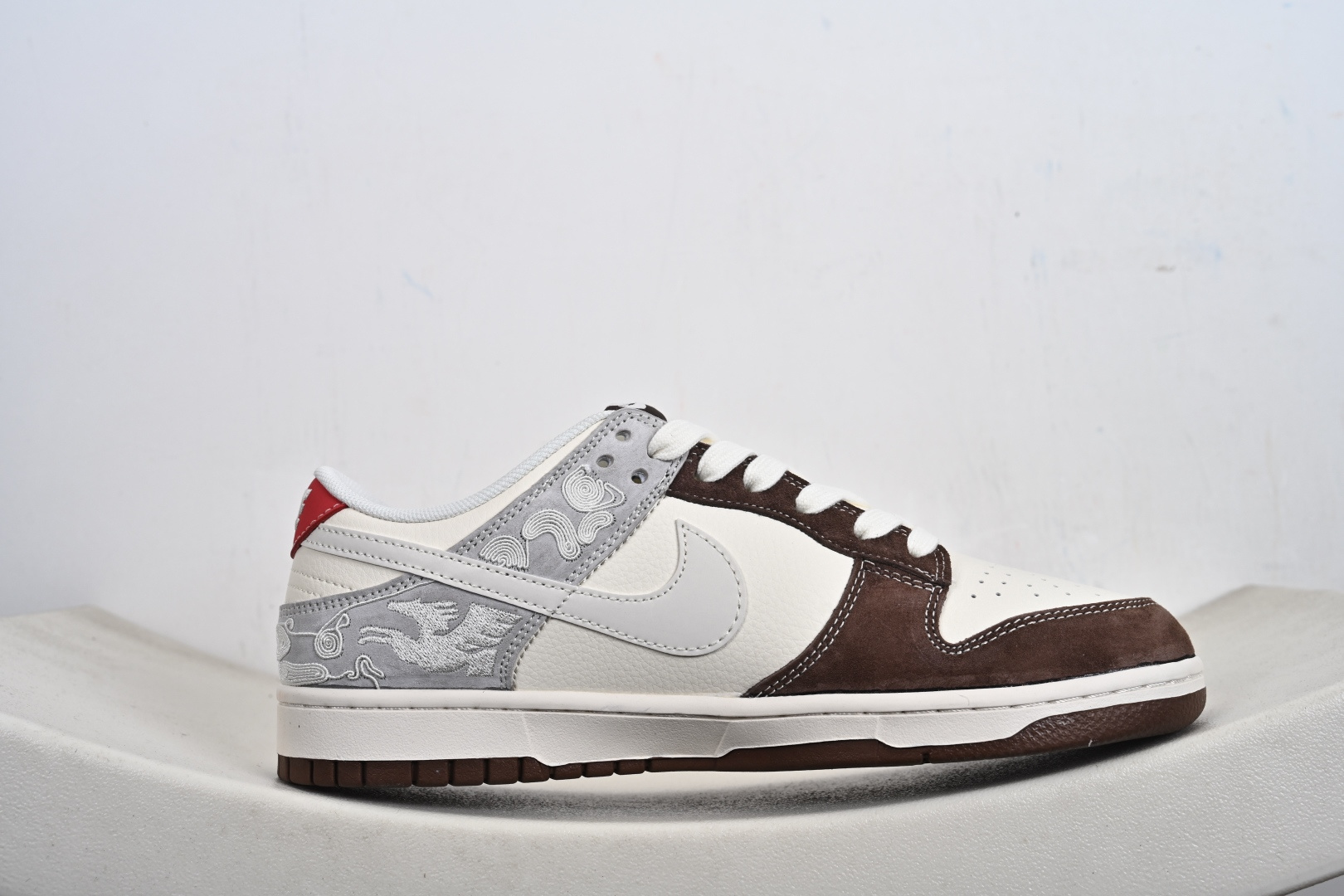 240 当东方古韵邂逅街头潮流,这双Nike Dunk Low ZH2598-810-Chinese UA Cheap High Quatity Brand Clothes Bags handbags Sneakers wholesale wholesaler seller from China Factory suppliers Fashion Clothing Shoes best Quality Beautiful Price 240 当东方古韵邂逅街头潮流,这双Nike Dunk Low ZH2598-810