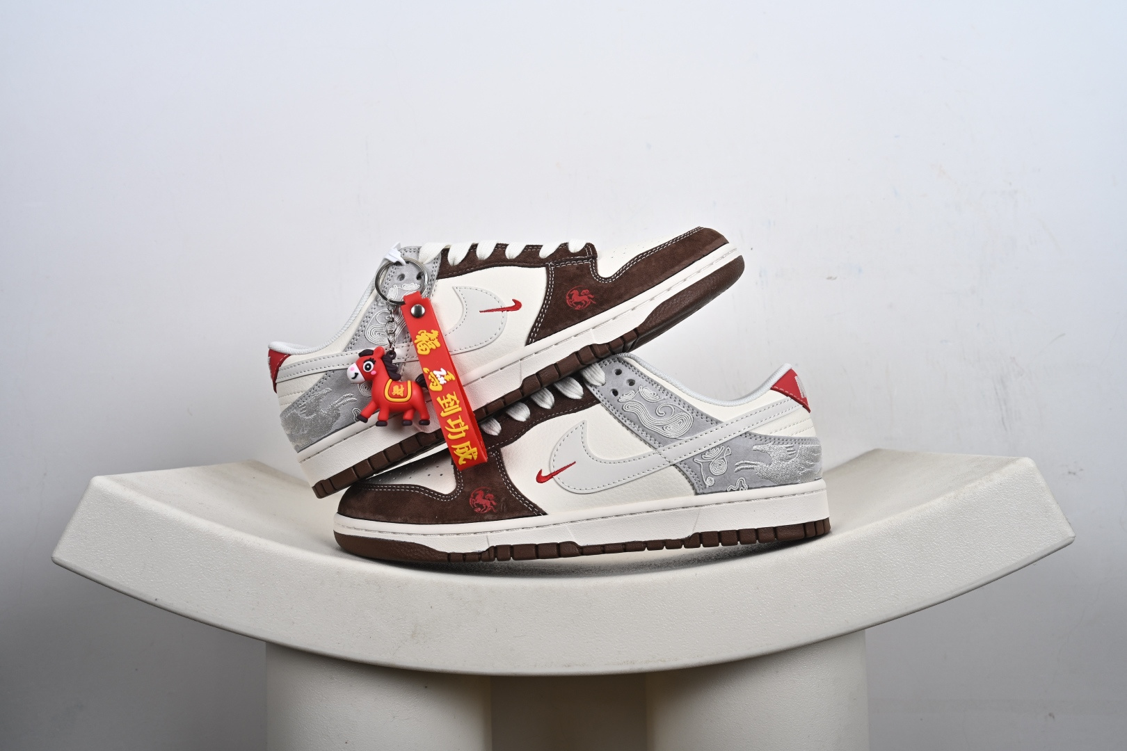 240 当东方古韵邂逅街头潮流,这双Nike Dunk Low ZH2598-810-Chinese UA Cheap High Quatity Brand Clothes Bags handbags Sneakers wholesale wholesaler seller from China Factory suppliers Fashion Clothing Shoes best Quality Beautiful Price 240 当东方古韵邂逅街头潮流,这双Nike Dunk Low ZH2598-810