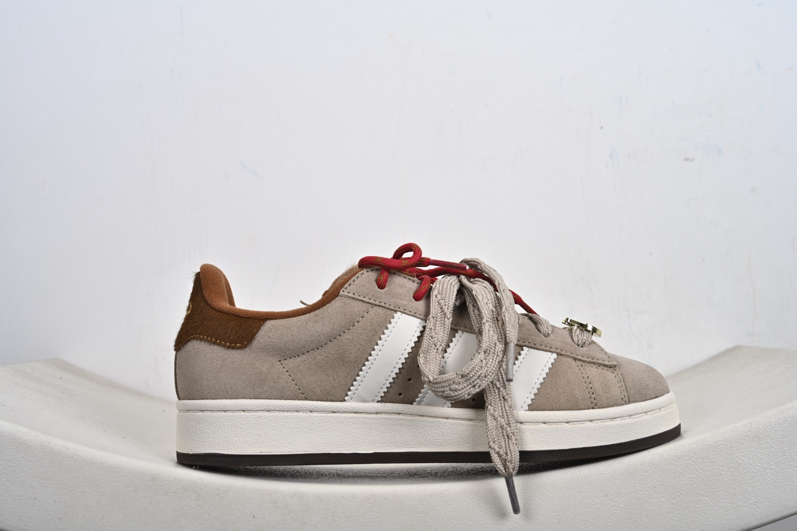 160 Adidas阿迪达斯.三叶草CAMPUS 00s 面包鞋复古休闲板鞋 KJ8724-Chinese UA Cheap High Quatity Brand Clothes Bags handbags Sneakers wholesale wholesaler seller from China Factory suppliers Fashion Clothing Shoes best Quality Beautiful Price 160 Adidas阿迪达斯.三叶草CAMPUS 00s 面包鞋复古休闲板鞋 KJ8724