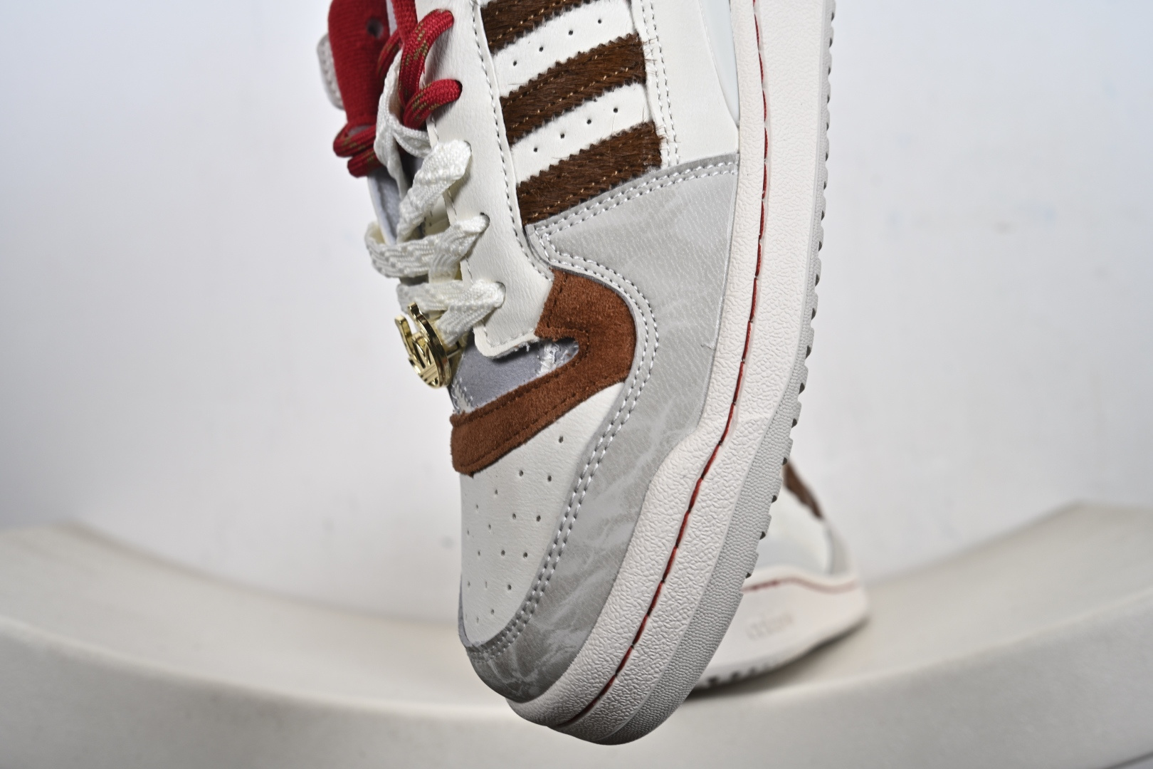 Adidas Forum LOW CL 阿迪达斯 三叶草低帮 经典复古板鞋 潮流休闲鞋 KJ8751