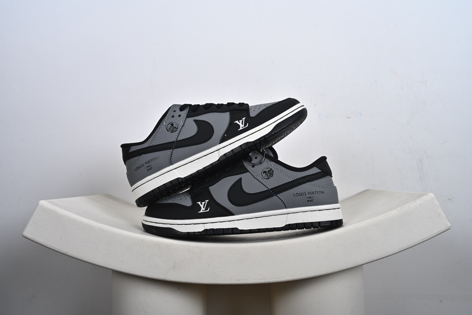 260 Nike SB Dunk Low 马年限定 玄墨炭灰 高端定制 低帮休闲板鞋 NH0601-481-Chinese UA Cheap High Quatity Brand Clothes Bags handbags Sneakers wholesale wholesaler seller from China Factory suppliers Fashion Clothing Shoes best Quality Beautiful Price 260 Nike SB Dunk Low 马年限定 玄墨炭灰 高端定制 低帮休闲板鞋 NH0601-481