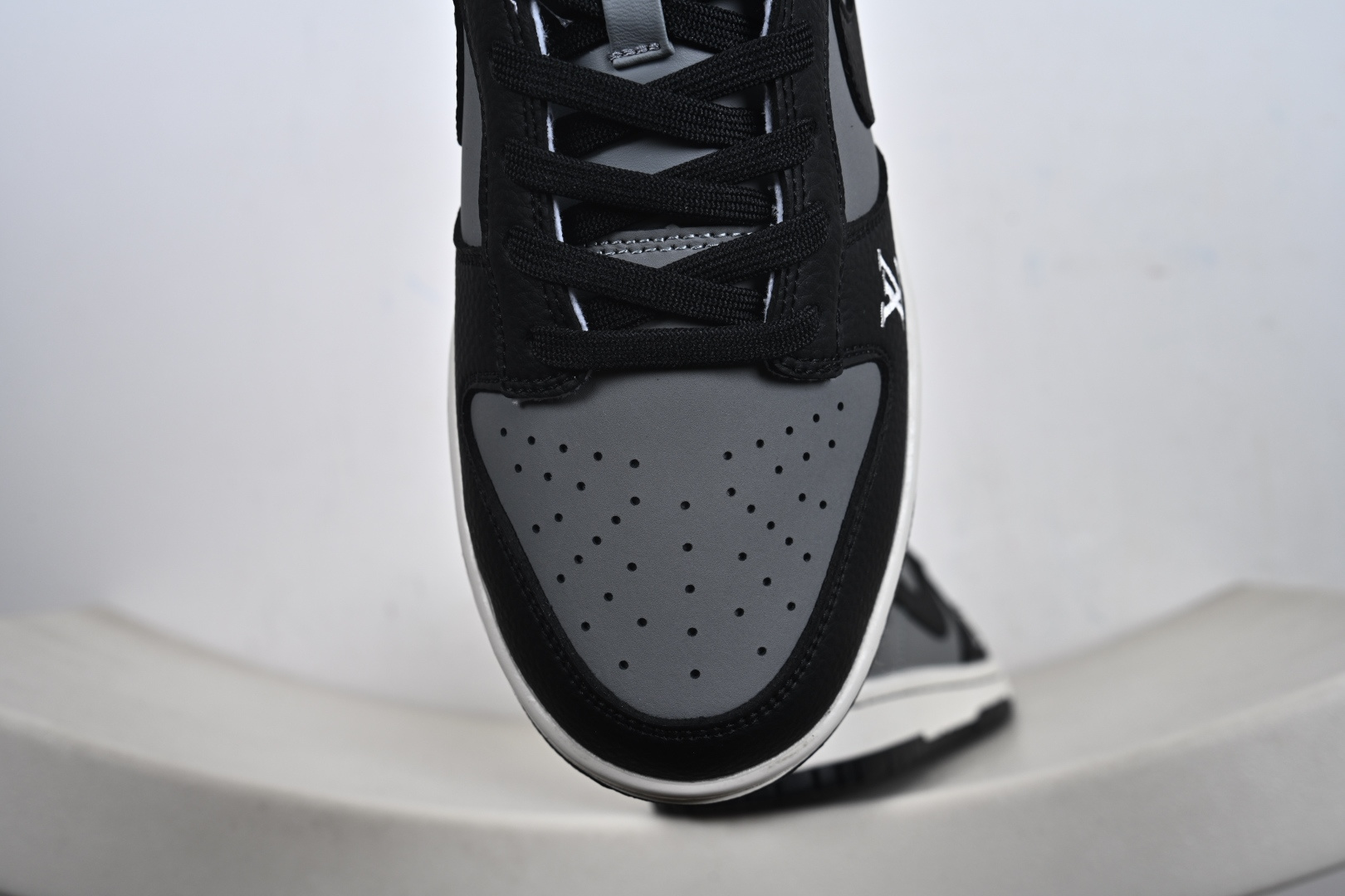260 Nike SB Dunk Low 马年限定 玄墨炭灰 高端定制 低帮休闲板鞋 NH0601-481-Chinese UA Cheap High Quatity Brand Clothes Bags handbags Sneakers wholesale wholesaler seller from China Factory suppliers Fashion Clothing Shoes best Quality Beautiful Price 260 Nike SB Dunk Low 马年限定 玄墨炭灰 高端定制 低帮休闲板鞋 NH0601-481