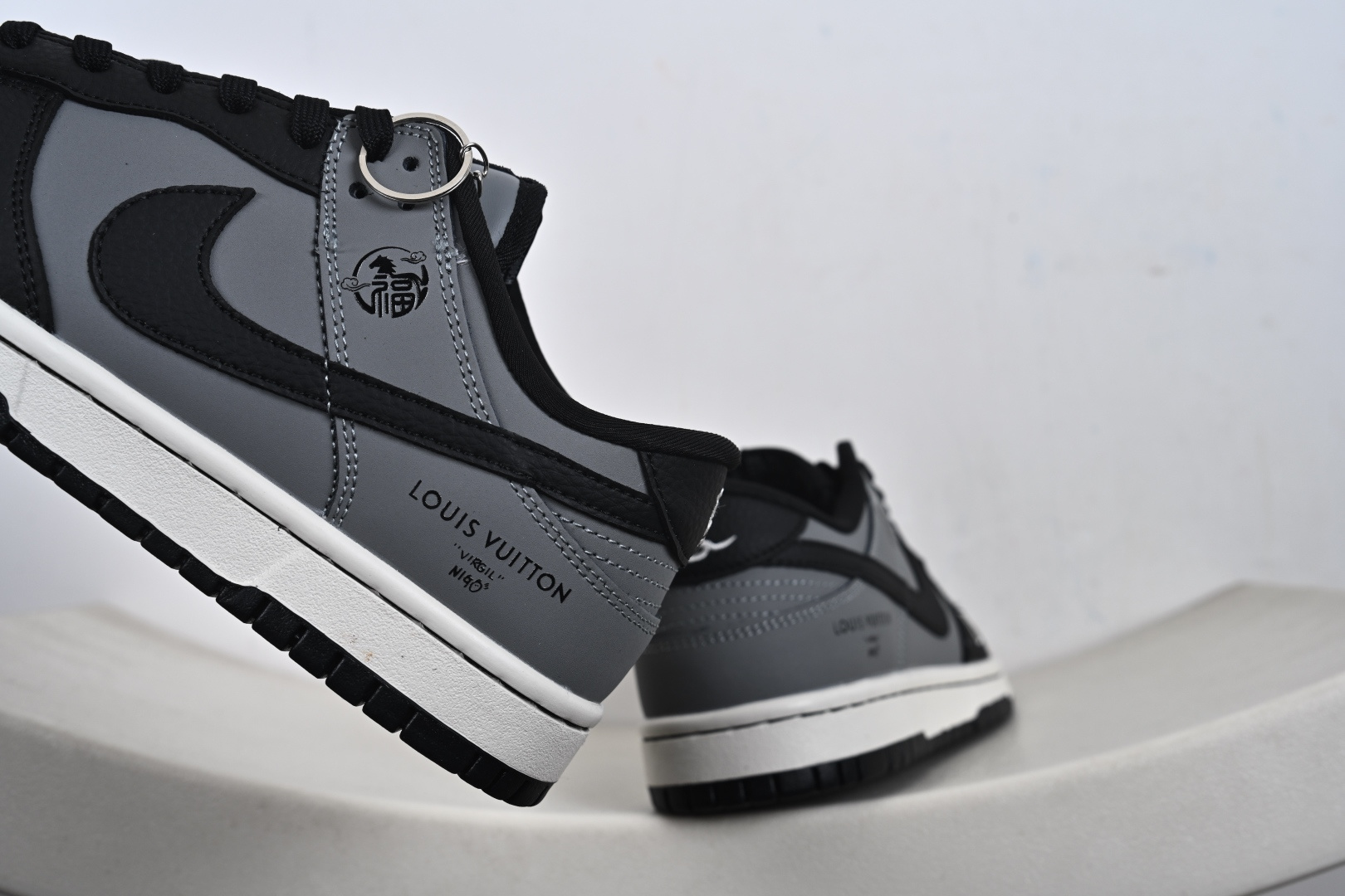 260 Nike SB Dunk Low 马年限定 玄墨炭灰 高端定制 低帮休闲板鞋 NH0601-481-Chinese UA Cheap High Quatity Brand Clothes Bags handbags Sneakers wholesale wholesaler seller from China Factory suppliers Fashion Clothing Shoes best Quality Beautiful Price 260 Nike SB Dunk Low 马年限定 玄墨炭灰 高端定制 低帮休闲板鞋 NH0601-481