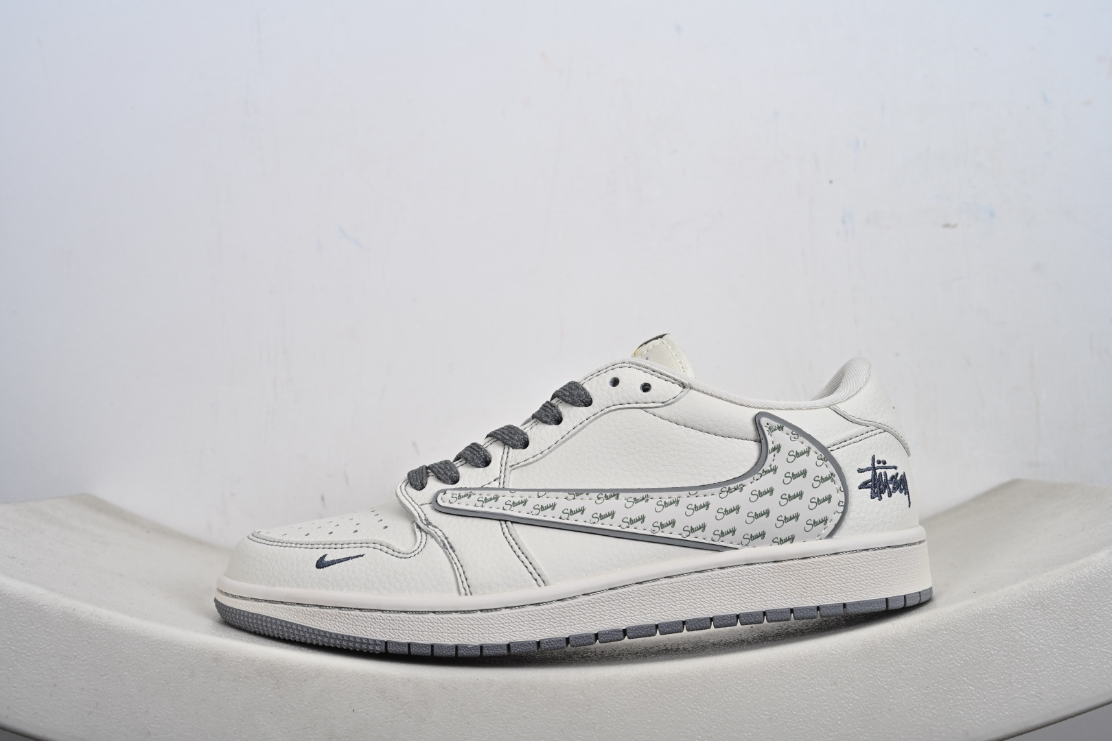 260 Travis Scott x Jordan 1 Low 高端定制 乔丹倒勾低帮休闲板鞋 HH7518-085