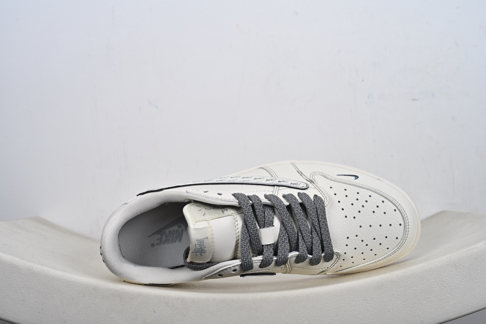 260 Travis Scott x Jordan 1 Low 高端定制 乔丹倒勾低帮休闲板鞋 HH7518-085