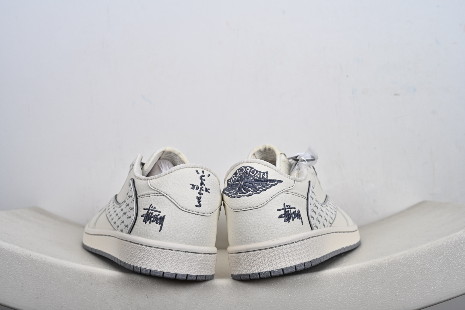 260 Travis Scott x Jordan 1 Low 高端定制 乔丹倒勾低帮休闲板鞋 HH7518-085