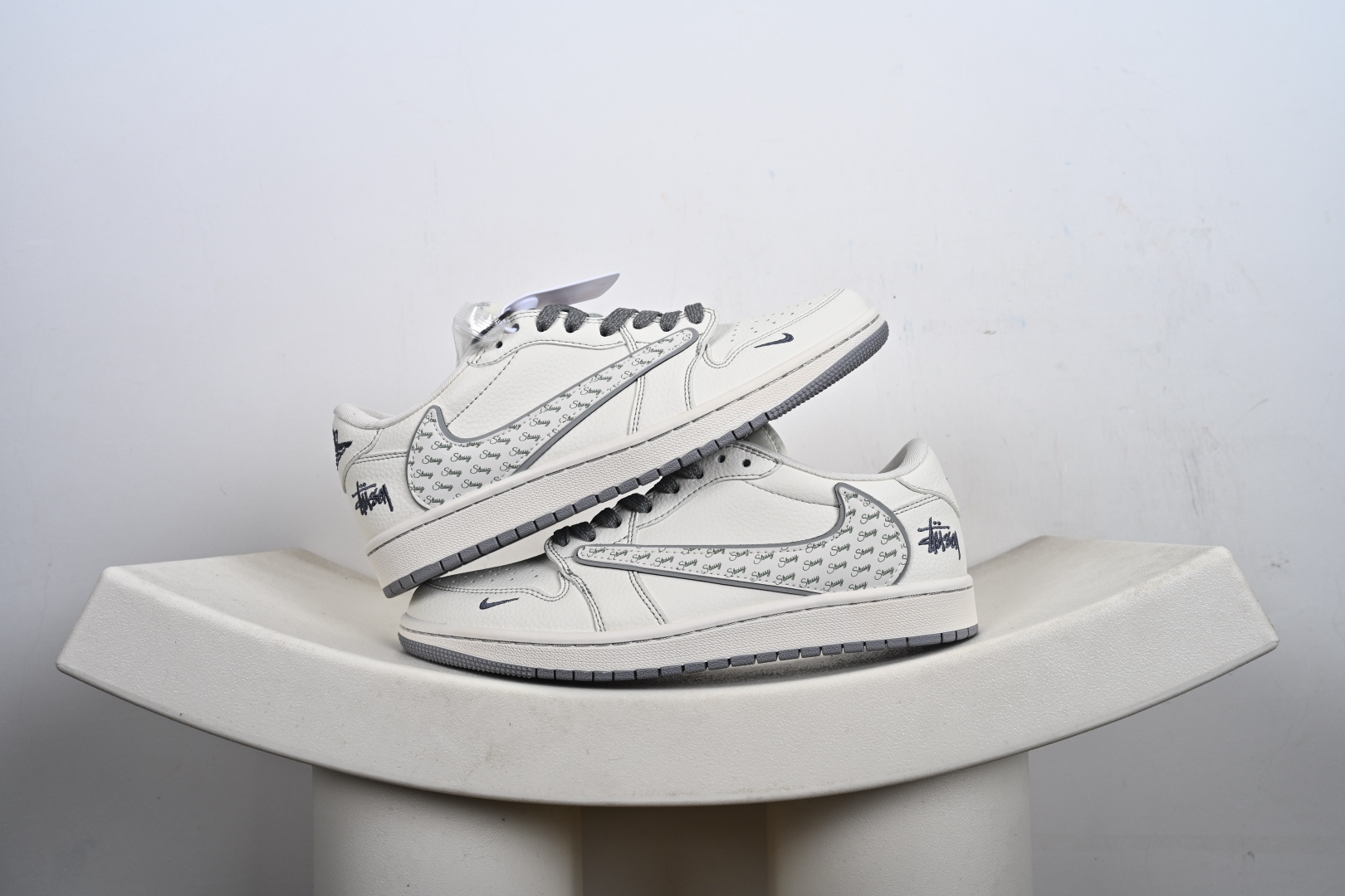 260 Travis Scott x Jordan 1 Low 高端定制 乔丹倒勾低帮休闲板鞋 HH7518-085