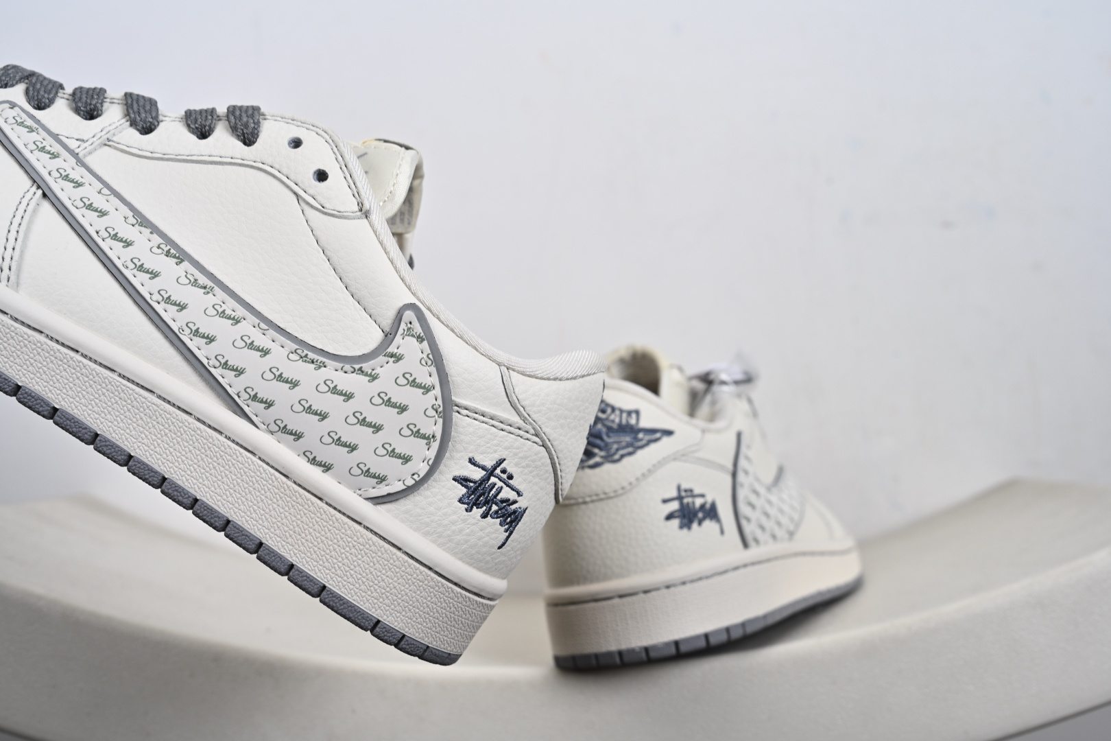 260 Travis Scott x Jordan 1 Low 高端定制 乔丹倒勾低帮休闲板鞋 HH7518-085