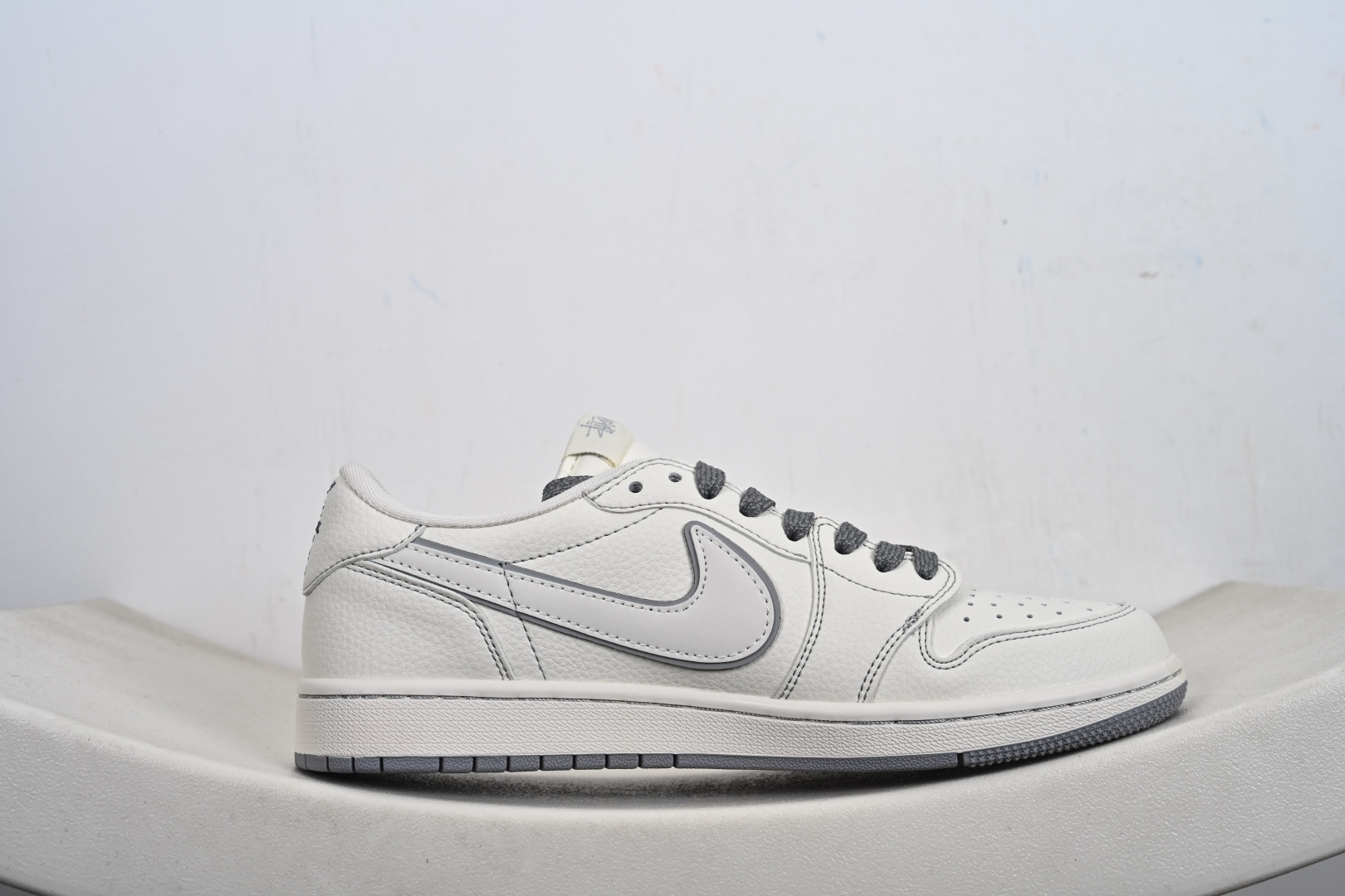 260 Travis Scott x Jordan 1 Low 高端定制 乔丹倒勾低帮休闲板鞋 HH7518-085
