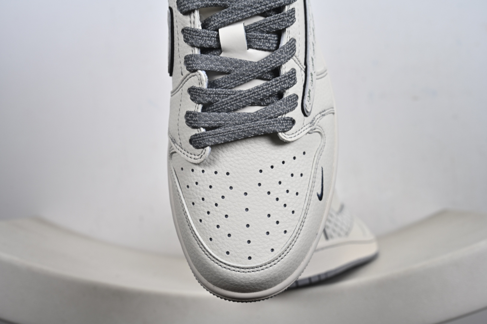 260 Travis Scott x Jordan 1 Low 高端定制 乔丹倒勾低帮休闲板鞋 HH7518-085