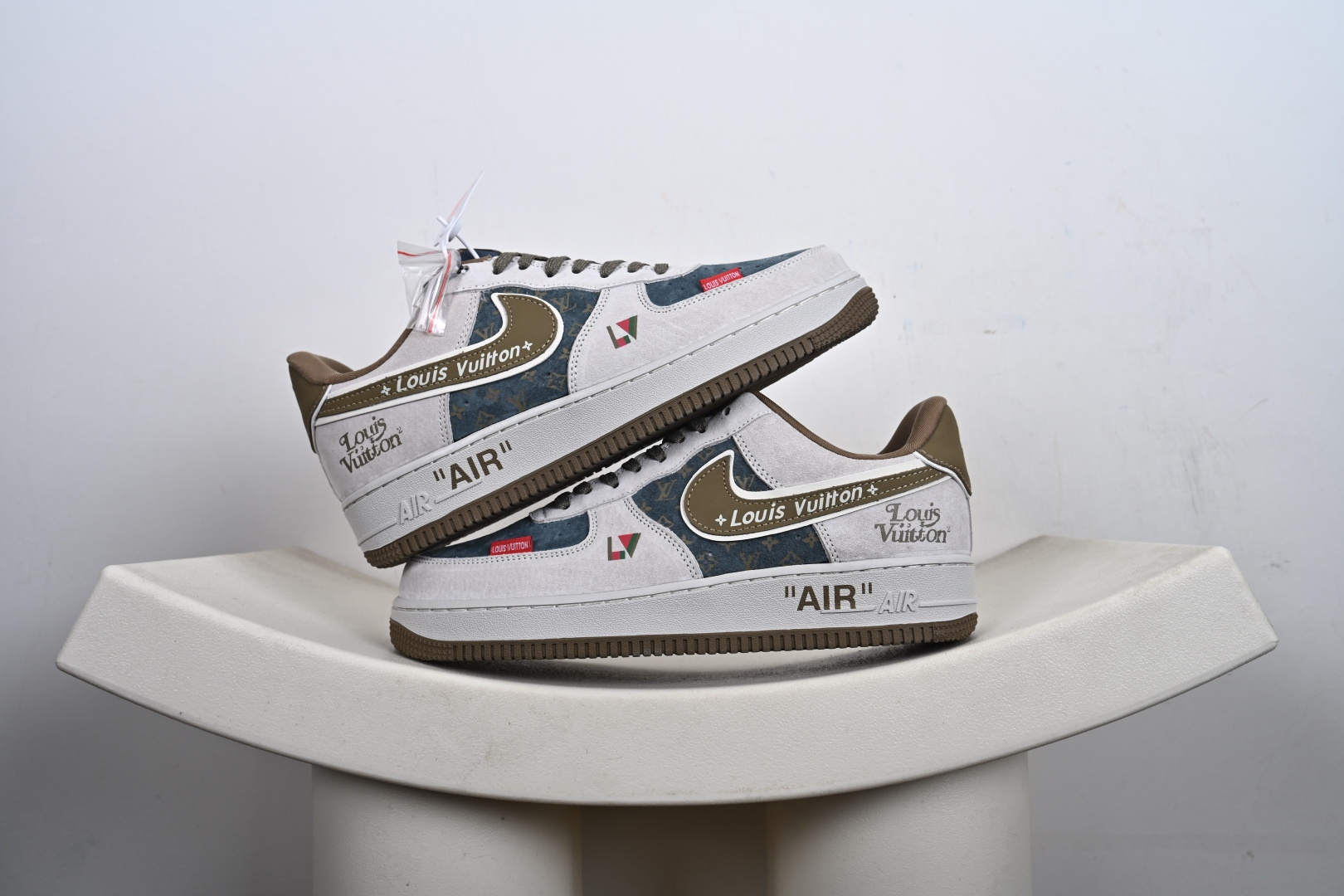 240 NIke Air Force 1 '07 Low 空军一号低帮 运动鞋 休闲鞋 XY9025-Chinese UA Cheap High Quatity Brand Clothes Bags handbags Sneakers wholesale wholesaler seller from China Factory suppliers Fashion Clothing Shoes best Quality Beautiful Price 240 NIke Air Force 1 '07 Low 空军一号低帮 运动鞋 休闲鞋 XY9025