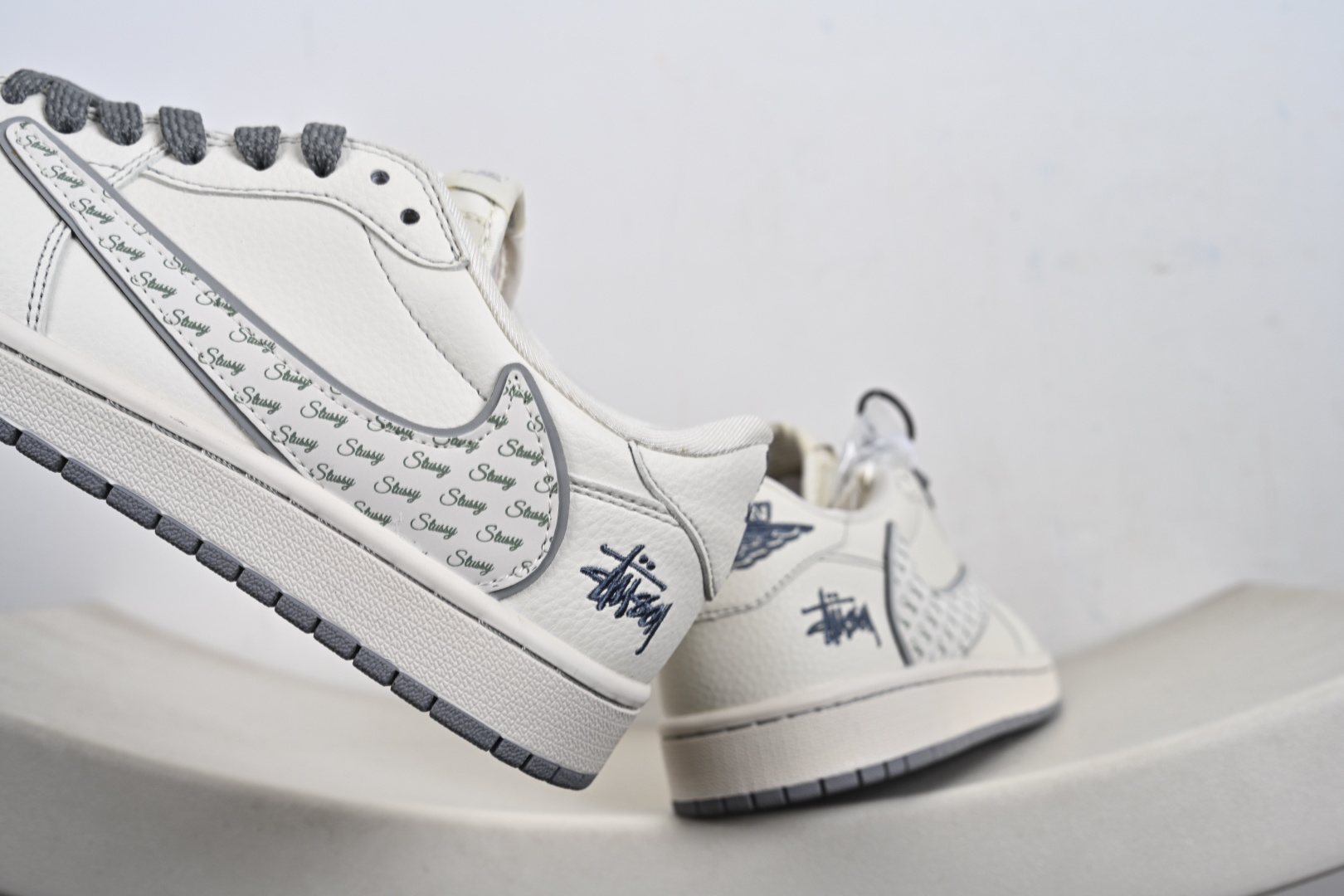 260 街头涂鸦!Travis Scott x Jordan 1 Low x Stüssy(斯图西联名)三方联名乔丹倒勾 HH7518-085-Chinese UA Cheap High Quatity Brand Clothes Bags handbags Sneakers wholesale wholesaler seller from China Factory suppliers Fashion Clothing Shoes best Quality Beautiful Price 260 街头涂鸦!Travis Scott x Jordan 1 Low x Stüssy(斯图西联名)三方联名乔丹倒勾 HH7518-085