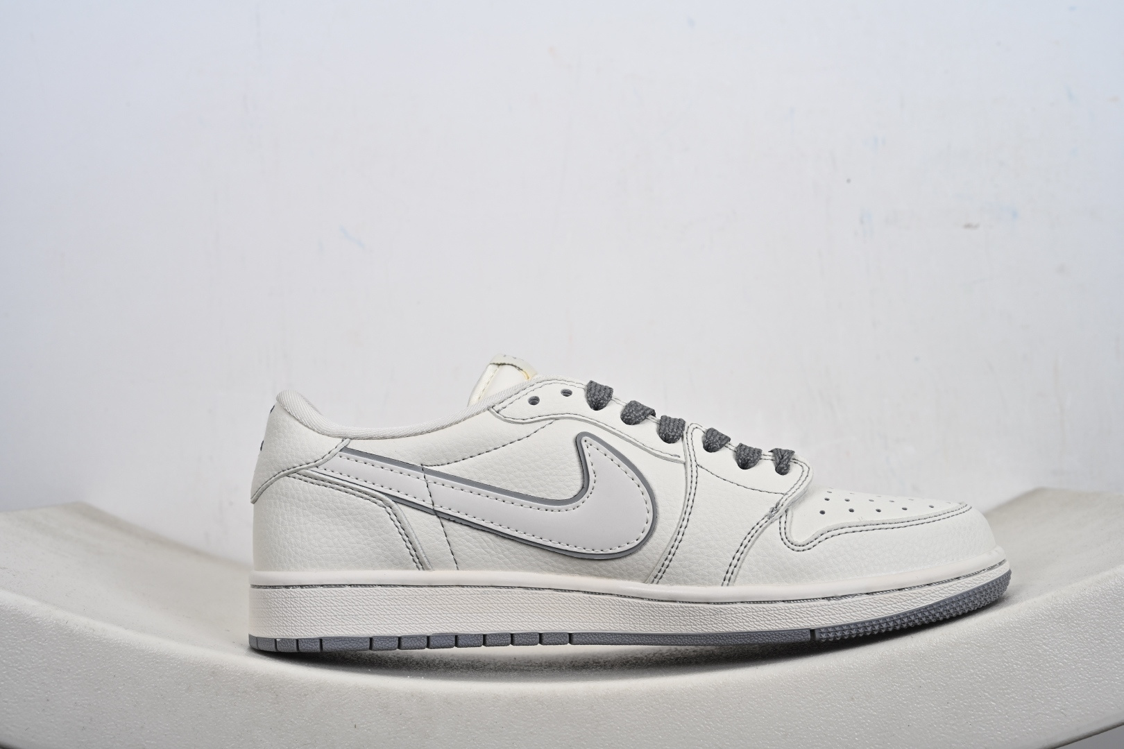 260 街头涂鸦!Travis Scott x Jordan 1 Low x Stüssy(斯图西联名)三方联名乔丹倒勾 HH7518-085-Chinese UA Cheap High Quatity Brand Clothes Bags handbags Sneakers wholesale wholesaler seller from China Factory suppliers Fashion Clothing Shoes best Quality Beautiful Price 260 街头涂鸦!Travis Scott x Jordan 1 Low x Stüssy(斯图西联名)三方联名乔丹倒勾 HH7518-085