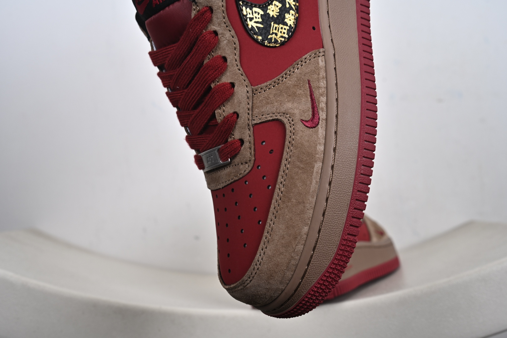 Nike Air Force 1 '07 Low “马年限定-赤色麂皮” 高端定制赤土色麂皮 + 正红皮革拼接 XD0028-009