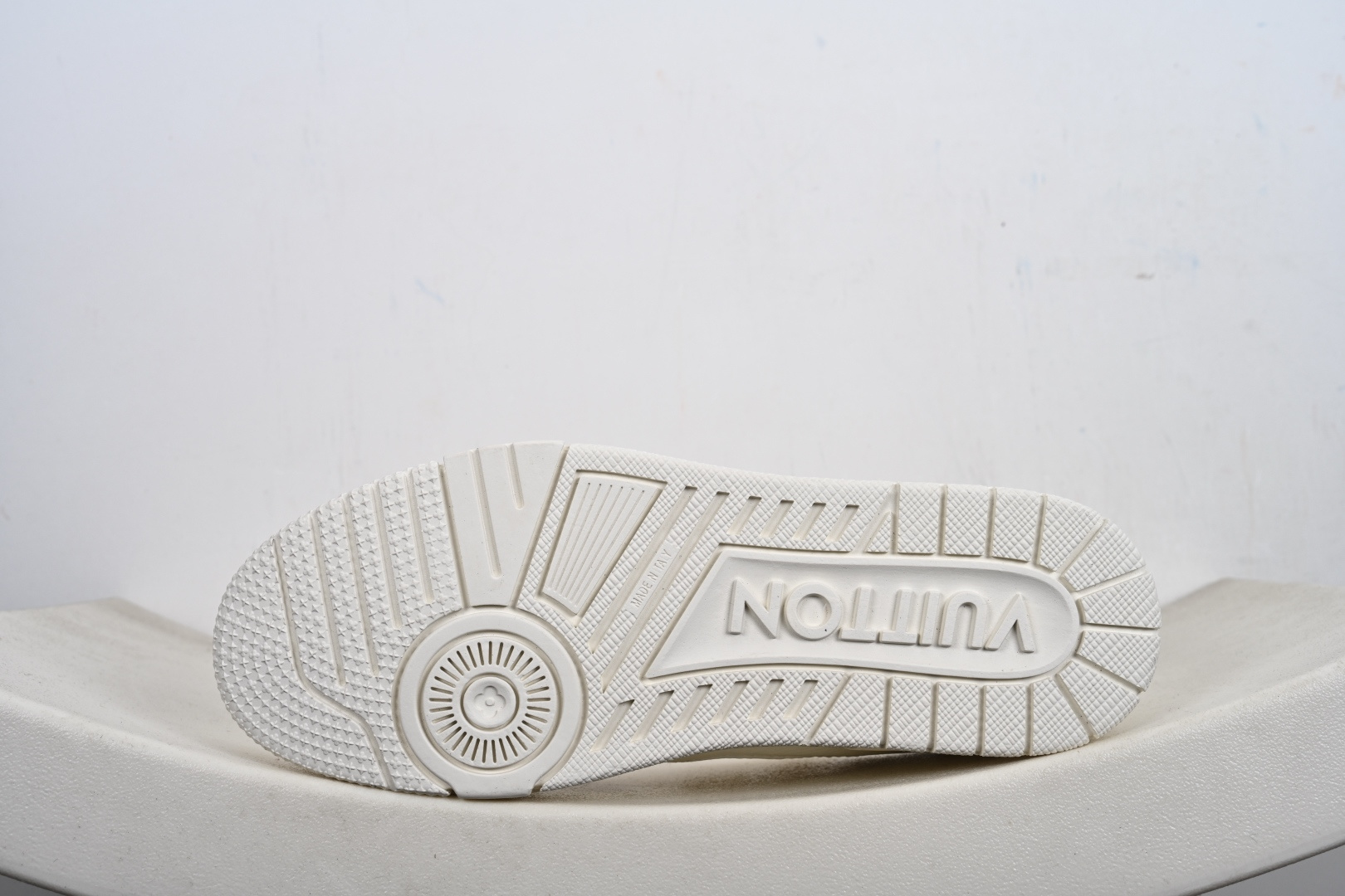 代购级别 Louis Vuitton Trainer 2021ss早春全新时装走秀运动鞋-Chinese wholesaler seller Clothes Bags handbags wholesale Shoes High Quatity wholesaler seller Cheap Sneakers from China Factory Chinese suppliers china wholesale clothing wholesaler seller 代购级别 Louis Vuitton Trainer 2021ss早春全新时装走秀运动鞋