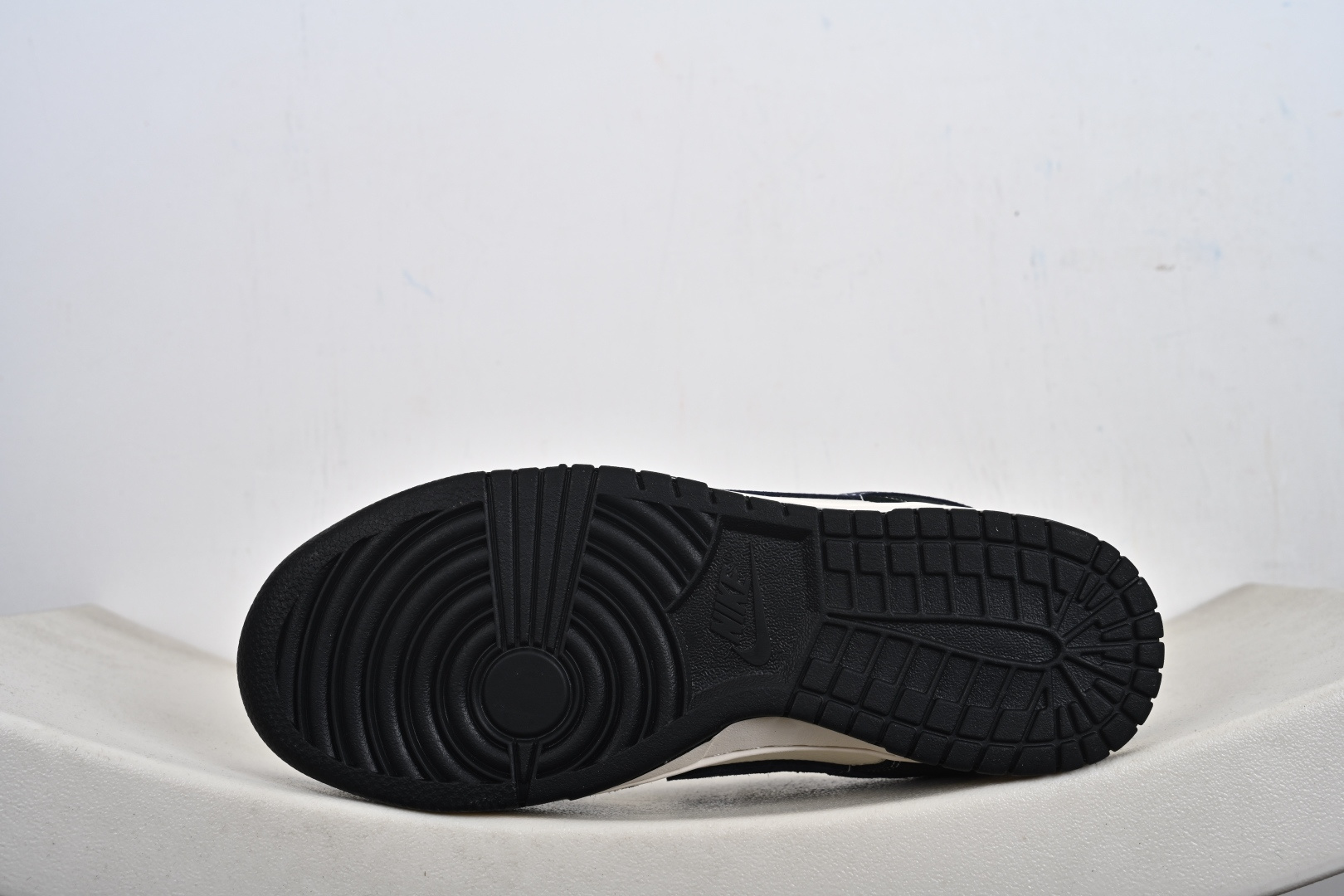 240 2026马年专属Nike Dunk Low FC1688-256 藏蓝与米白的经典撞色打底-Chinese UA Cheap High Quatity Brand Clothes Bags handbags Sneakers wholesale wholesaler seller from China Factory suppliers Fashion Clothing Shoes best Quality Beautiful Price 240 2026马年专属Nike Dunk Low FC1688-256 藏蓝与米白的经典撞色打底