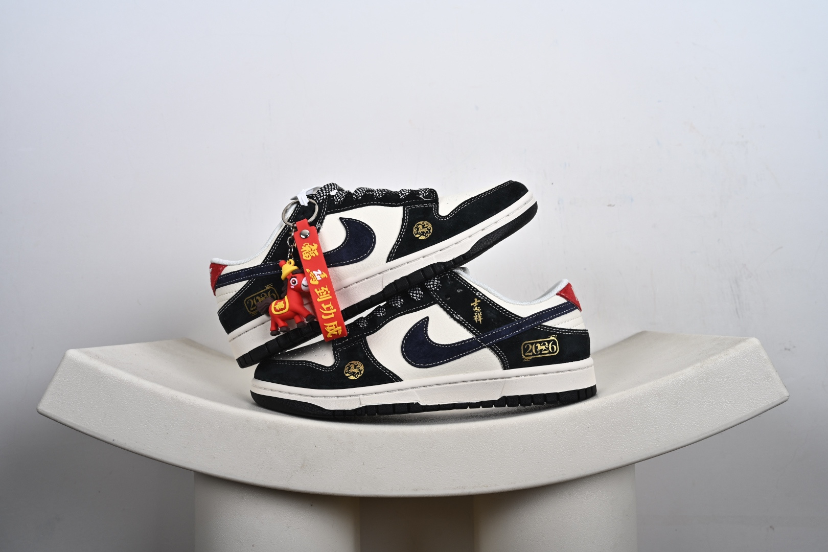 240 2026马年专属Nike Dunk Low FC1688-256 藏蓝与米白的经典撞色打底-Chinese UA Cheap High Quatity Brand Clothes Bags handbags Sneakers wholesale wholesaler seller from China Factory suppliers Fashion Clothing Shoes best Quality Beautiful Price 240 2026马年专属Nike Dunk Low FC1688-256 藏蓝与米白的经典撞色打底