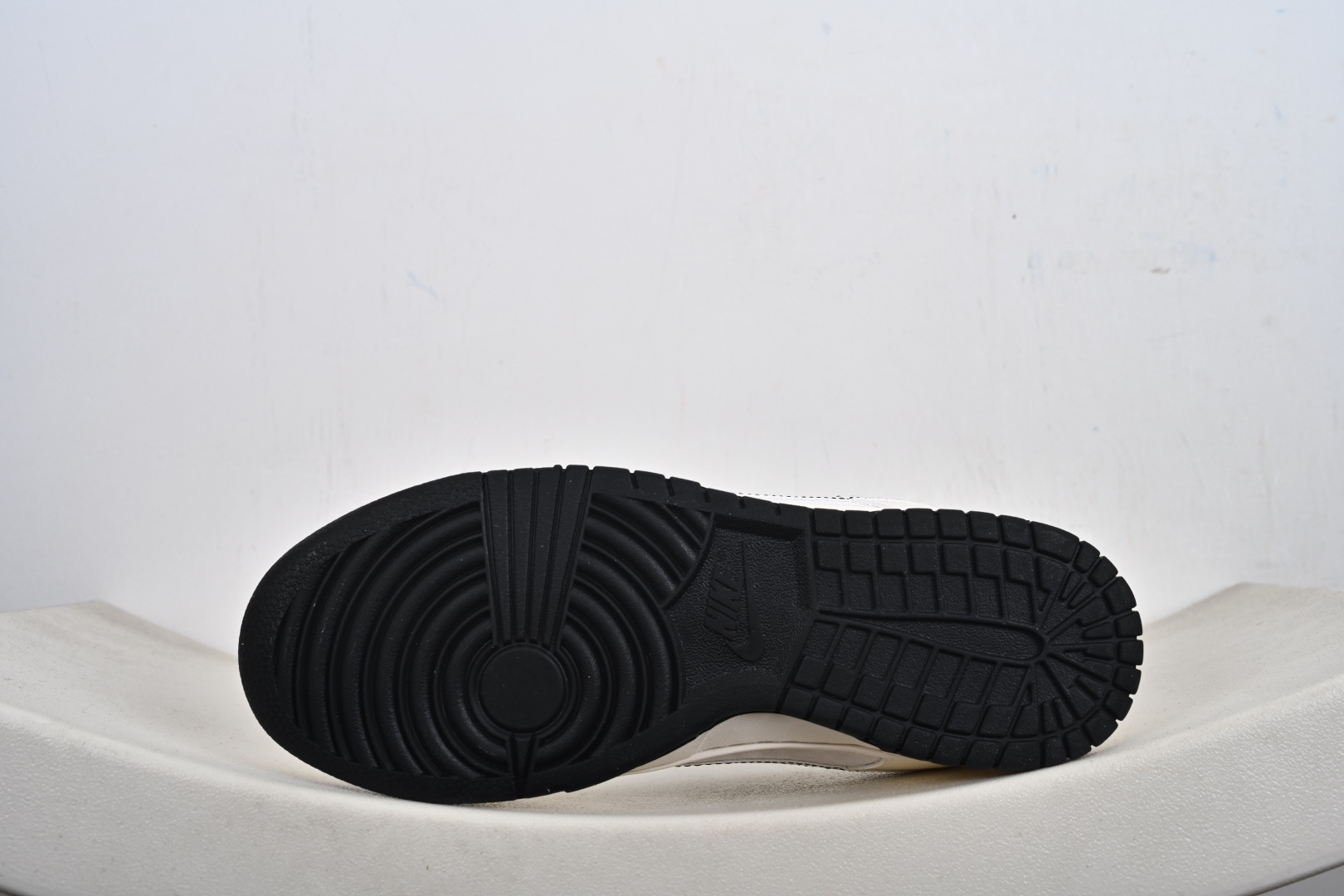 2026丙午马年专属Nike Dunk Low ZH2598-808惊艳亮相奶白主调铺陈出温柔的视觉基底