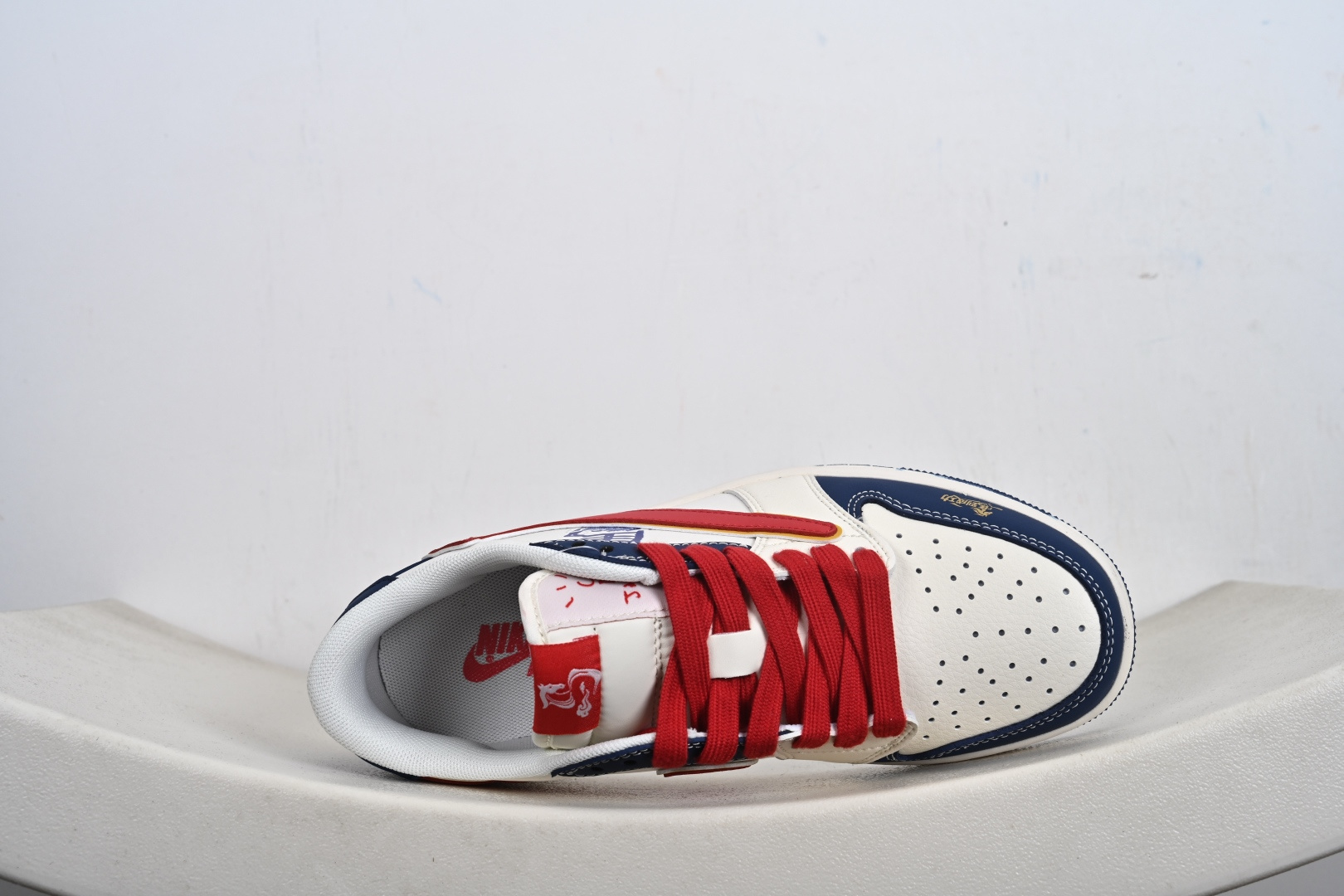 240 Air Jordan Low FC1688-254这波配色直接封神白蓝红的撞色搭配亮眼又经典-Chinese UA Cheap High Quatity Brand Clothes Bags handbags Sneakers wholesale wholesaler seller from China Factory suppliers Fashion Clothing Shoes best Quality Beautiful Price 240 Air Jordan Low FC1688-254这波配色直接封神白蓝红的撞色搭配亮眼又经典