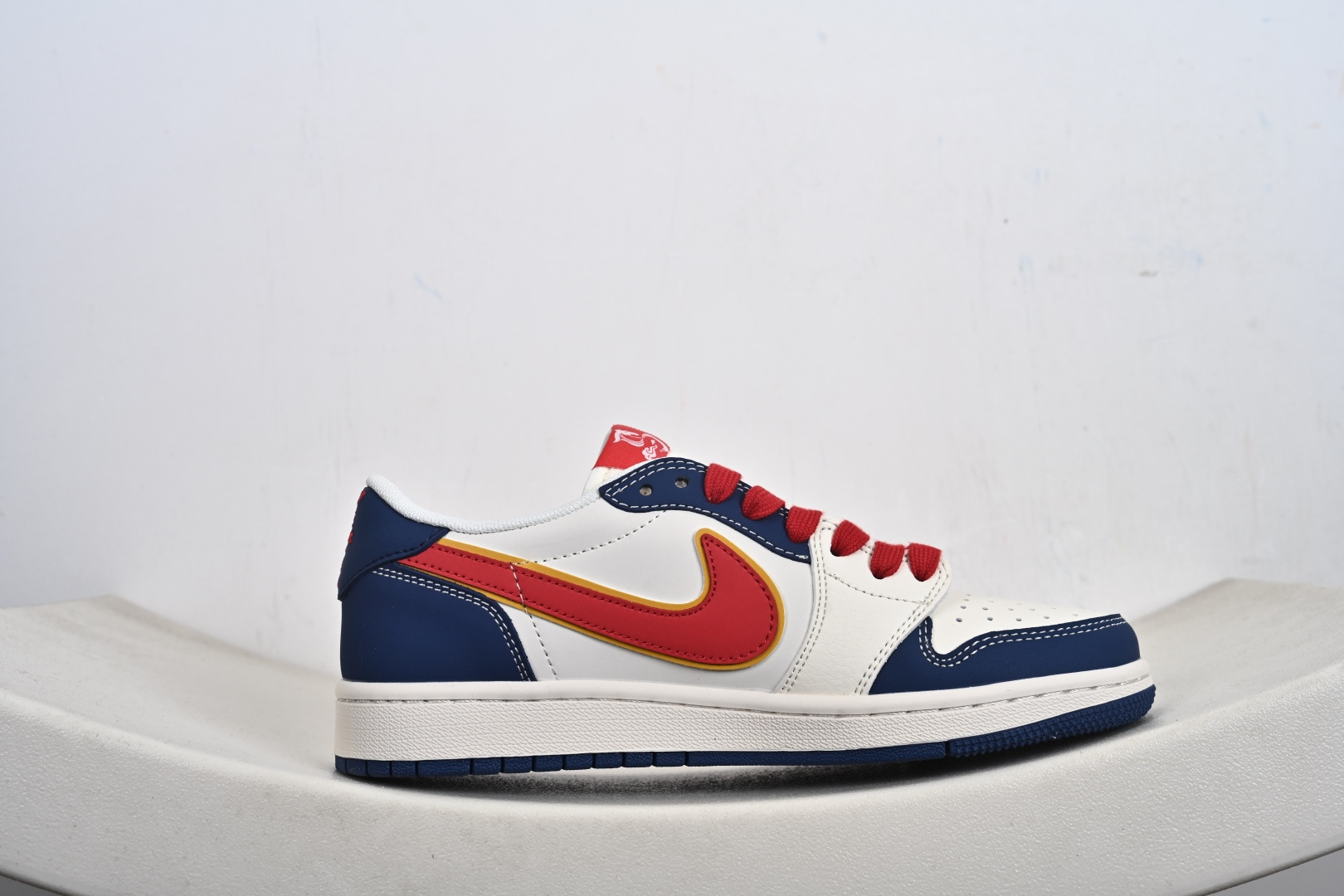 240 Air Jordan Low FC1688-254这波配色直接封神白蓝红的撞色搭配亮眼又经典-Chinese UA Cheap High Quatity Brand Clothes Bags handbags Sneakers wholesale wholesaler seller from China Factory suppliers Fashion Clothing Shoes best Quality Beautiful Price 240 Air Jordan Low FC1688-254这波配色直接封神白蓝红的撞色搭配亮眼又经典