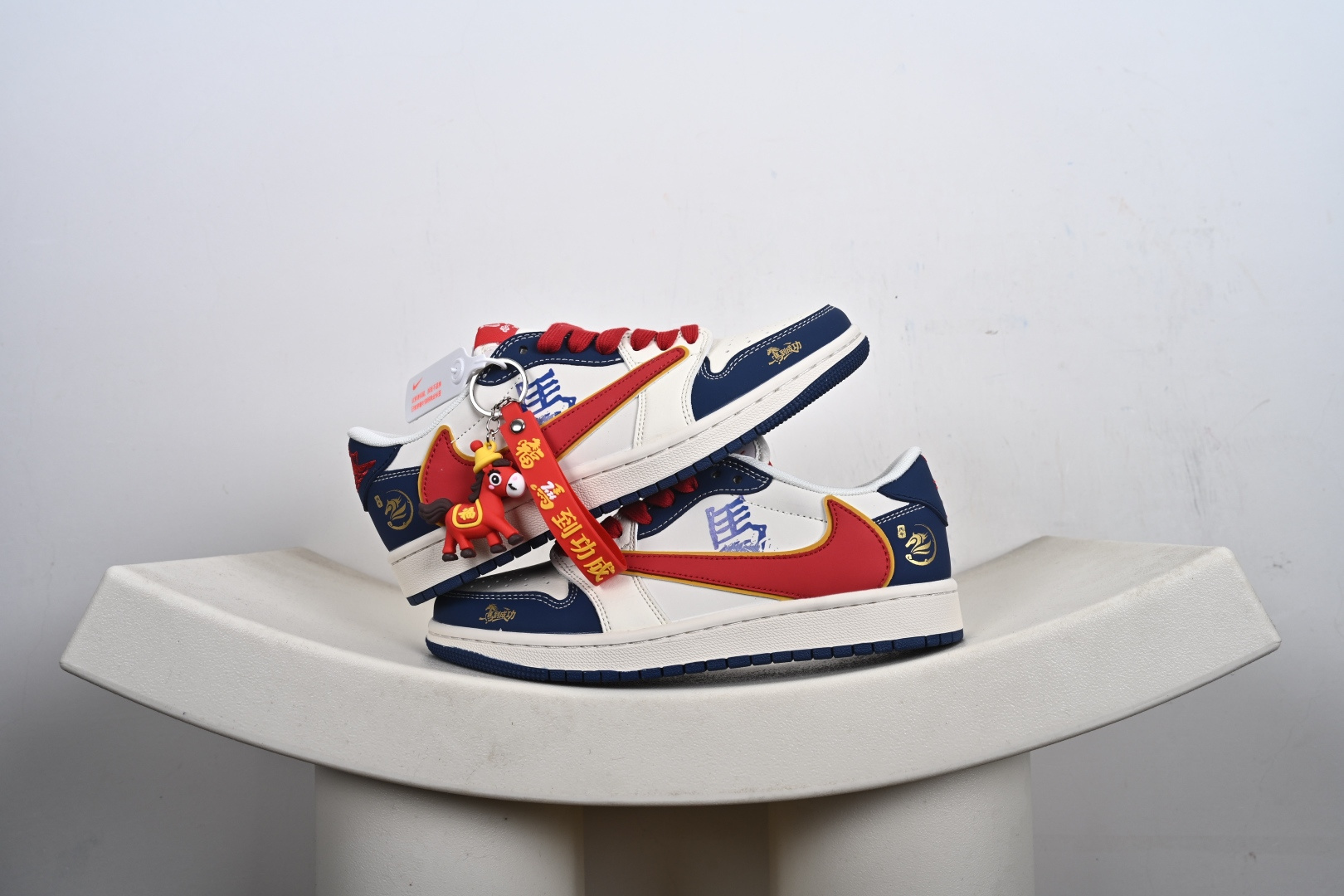 240 Air Jordan Low FC1688-254这波配色直接封神白蓝红的撞色搭配亮眼又经典-Chinese UA Cheap High Quatity Brand Clothes Bags handbags Sneakers wholesale wholesaler seller from China Factory suppliers Fashion Clothing Shoes best Quality Beautiful Price 240 Air Jordan Low FC1688-254这波配色直接封神白蓝红的撞色搭配亮眼又经典