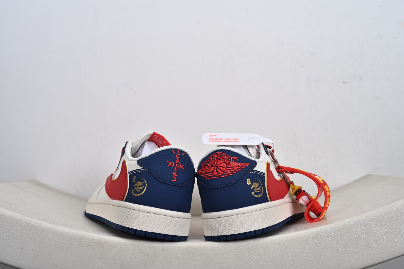 240 Air Jordan Low FC1688-254这波配色直接封神白蓝红的撞色搭配亮眼又经典-Chinese UA Cheap High Quatity Brand Clothes Bags handbags Sneakers wholesale wholesaler seller from China Factory suppliers Fashion Clothing Shoes best Quality Beautiful Price 240 Air Jordan Low FC1688-254这波配色直接封神白蓝红的撞色搭配亮眼又经典