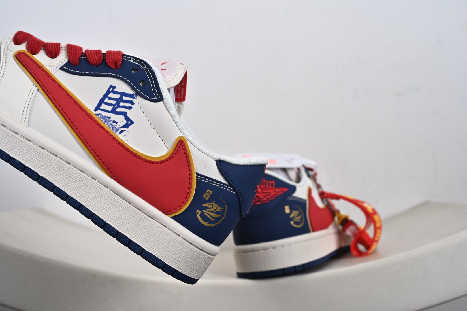 240 Air Jordan Low FC1688-254这波配色直接封神白蓝红的撞色搭配亮眼又经典-Chinese UA Cheap High Quatity Brand Clothes Bags handbags Sneakers wholesale wholesaler seller from China Factory suppliers Fashion Clothing Shoes best Quality Beautiful Price 240 Air Jordan Low FC1688-254这波配色直接封神白蓝红的撞色搭配亮眼又经典