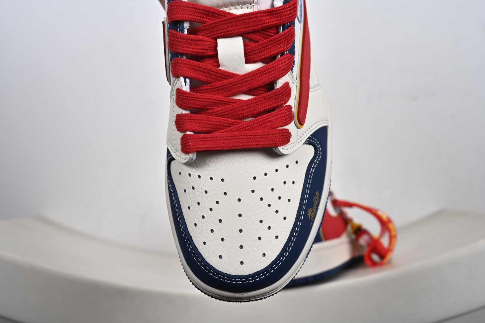 240 Air Jordan Low FC1688-254这波配色直接封神白蓝红的撞色搭配亮眼又经典-Chinese UA Cheap High Quatity Brand Clothes Bags handbags Sneakers wholesale wholesaler seller from China Factory suppliers Fashion Clothing Shoes best Quality Beautiful Price 240 Air Jordan Low FC1688-254这波配色直接封神白蓝红的撞色搭配亮眼又经典