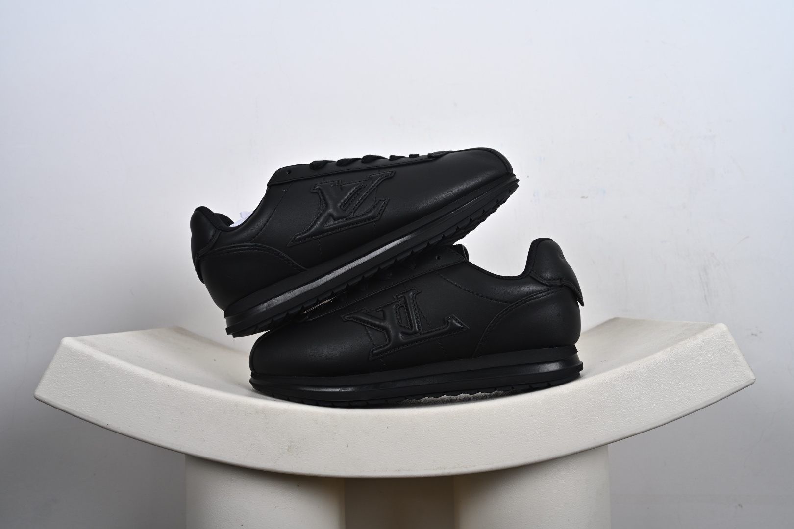 本地💰460终端供货
外贸跑量专供 Nigo x Louis Vuitton LV联名款 阿甘 低帮运动休闲鞋 大厂出品 品质板正 
尺码：36-47-X7-H1