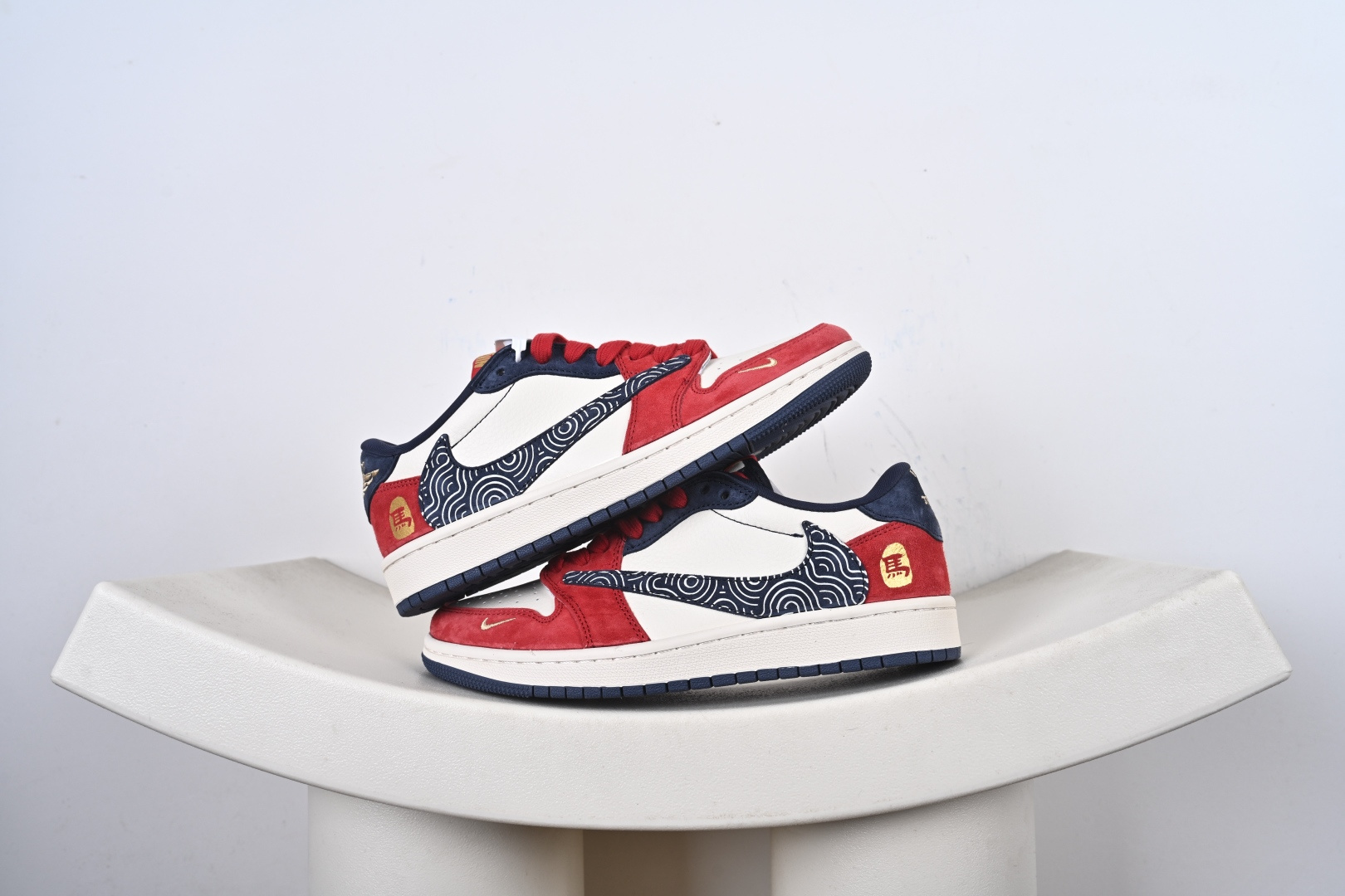 支持放店 ️ ️ ️ Nike SB Dunk Low /AIR JORDAN1 ow 复古低帮休闲运动滑板板鞋采用脚感柔软舒适ZoomAir气垫有效吸收滑板等极限运动在落地时带来的冲击力 为街头运动者们提供更好的保护 货号:HG0026 Q5-E0