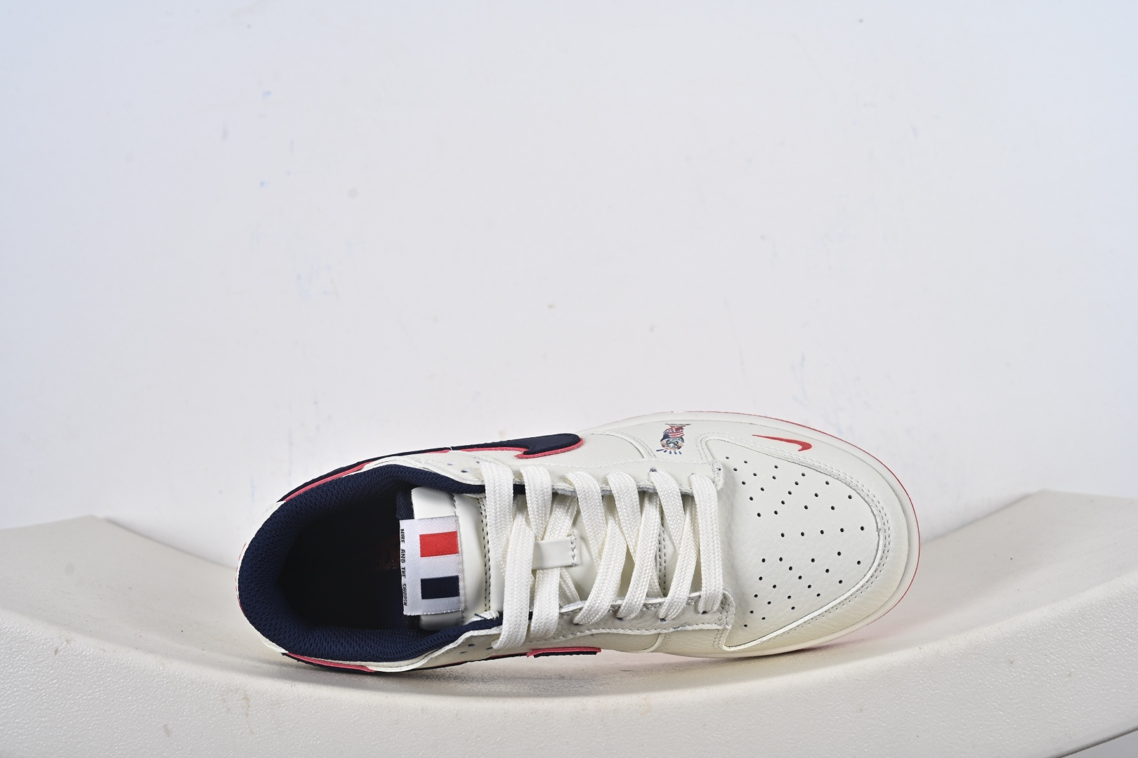 优势放店 Nike SB Dunk Low 美加墨世界杯 纯原大厂出品 极力推荐👏 原装头层材料 独家版型蒸餾加工 帶來的是更好的视觉和脚感体验 大厂纯原品质出货 清洁度 电绣工艺 皮料切割干净无任何毛边 细节完美 官方货号: NH0601 497 T1-F3