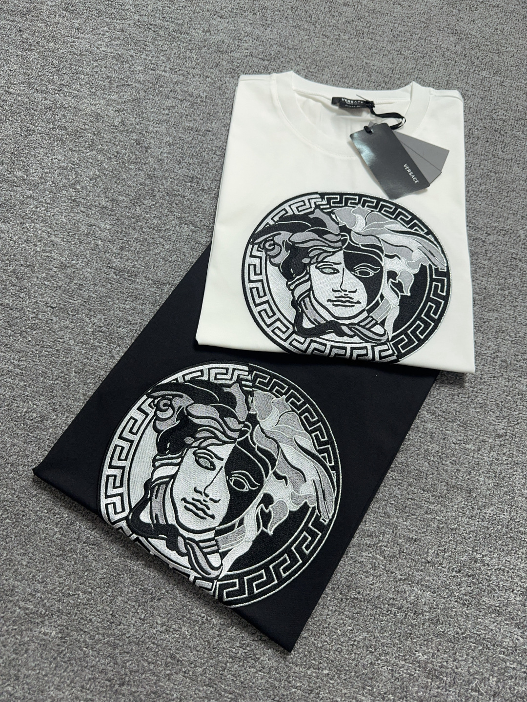 Versace Medusa Embroidered Logo Cotton Short Sleeve T-Shirt 10 cmp i1741069619852 1008 0 8