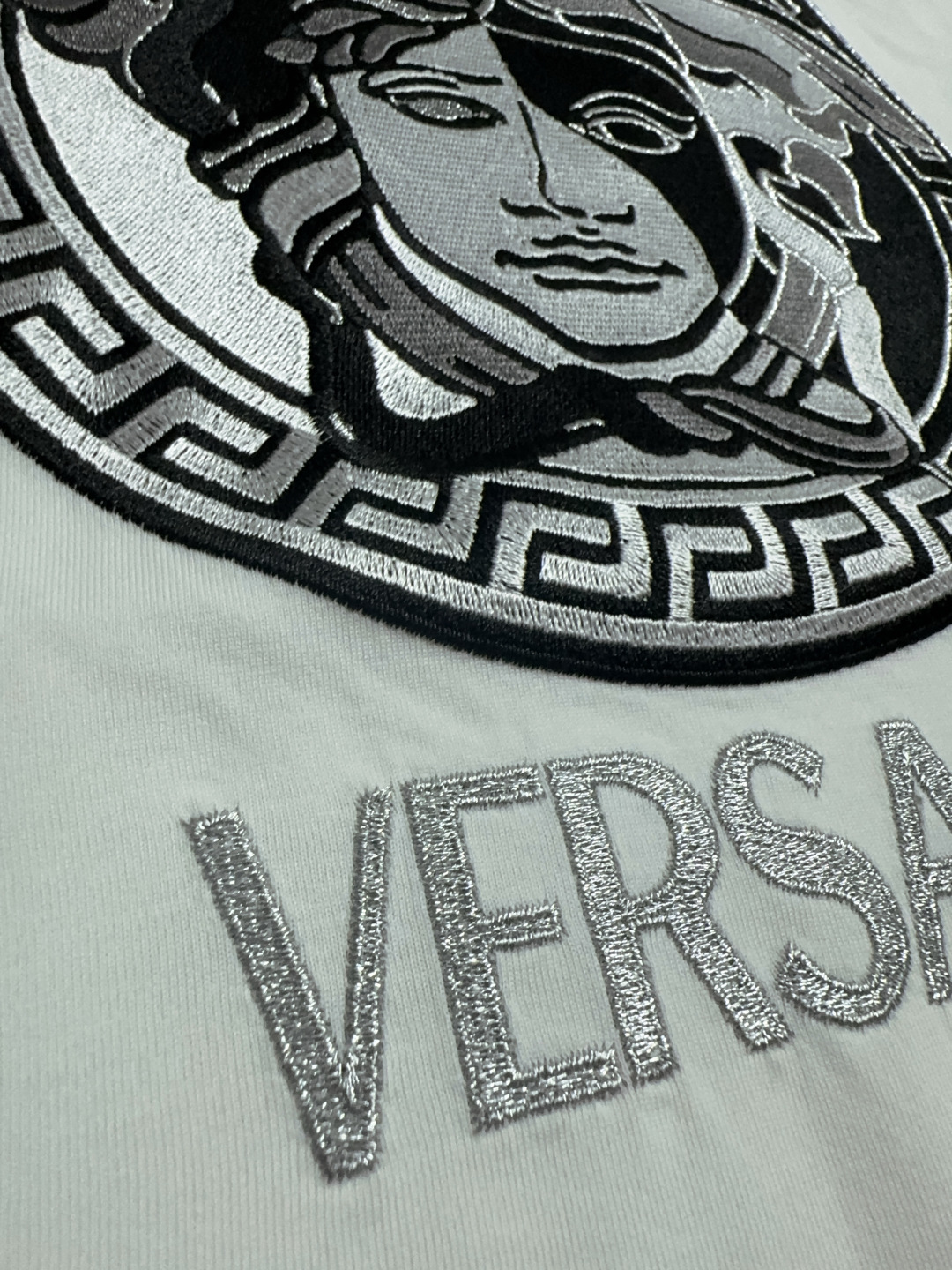 Versace Medusa Embroidered Logo Cotton Short Sleeve T-Shirt 6 cmp i1741089825418 6826 0 4