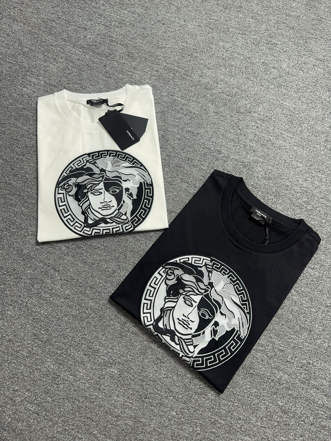Versace Medusa Embroidered Logo Cotton Short Sleeve T-Shirt 2 cmp i1741089825428 7918 0 0