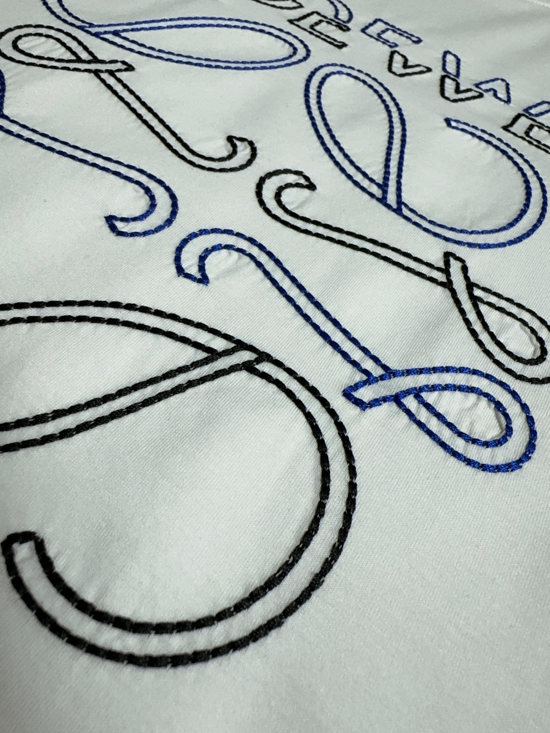 Loewe Embroidered Logo T-Shirt - Elegant Crew Neck, Custom Cotton, S-XXXL 6 cmp i1741262460122 9643 0 4