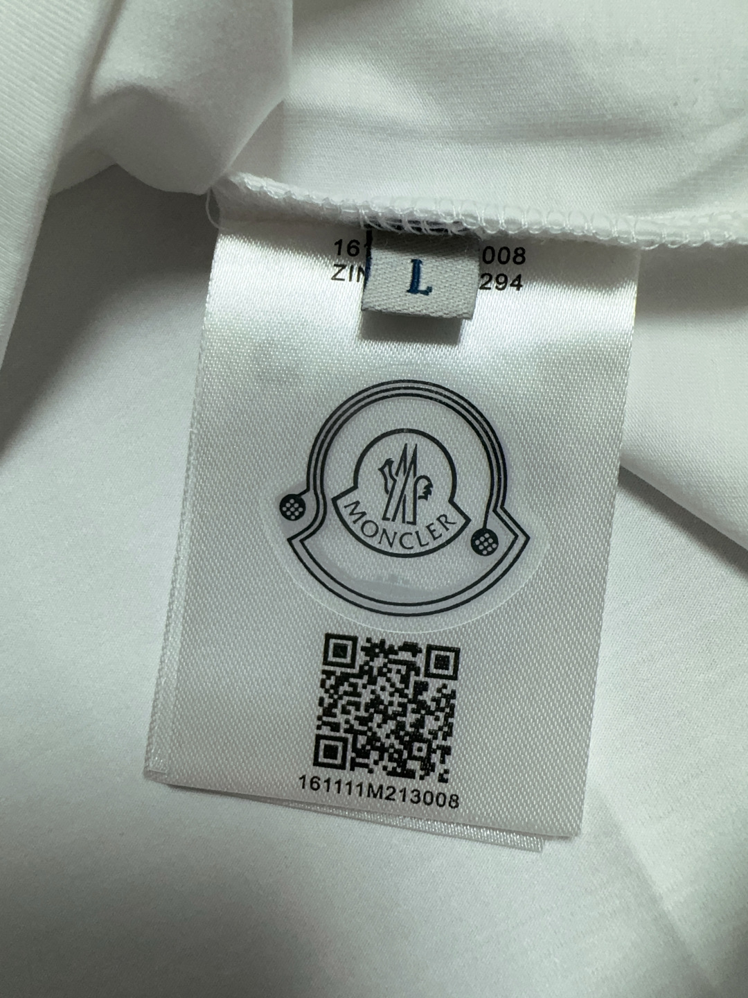 Moncler Men's Short Sleeve Crew Neck T-Shirt With 3D Logo Print 7 cmp i1741937792808 4115 0 5