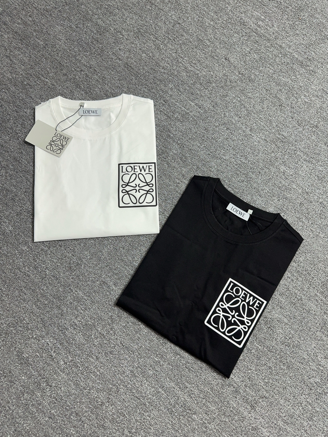 Loewe Anagram Logo Cotton T-Shirt with Faux Pocket - Stylish and Versatile 1 cmp i1742810573970 2308 0 0