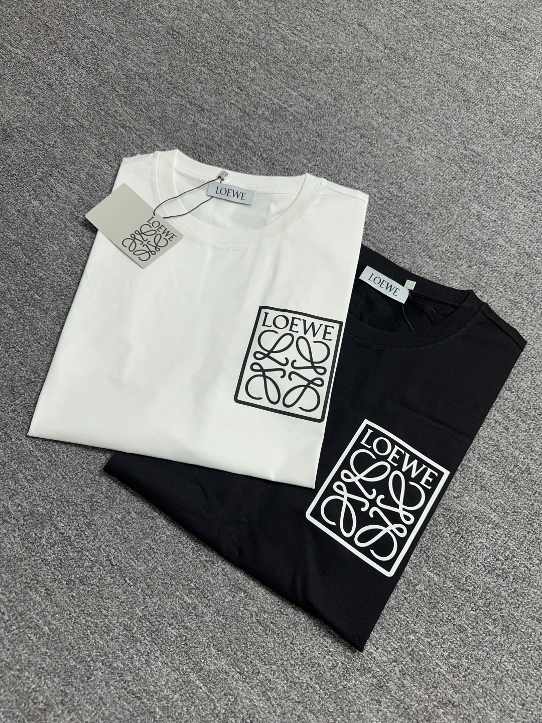 Loewe Anagram Logo Cotton T-Shirt with Faux Pocket - Stylish and Versatile 9 cmp i1742810573973 1143 0 8