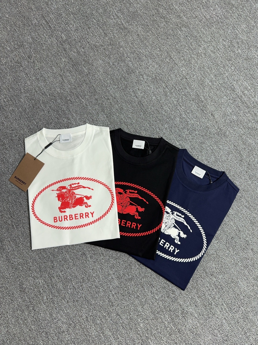 Burberry Crew Neck T-Shirt with Equestrian Knight Design, Lightweight Fabric