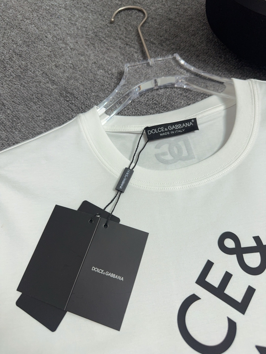 Dolce & Gabbana Men's Crew Neck T-Shirt with Logo Print - Spring/Summer 2025 3 cmp i1743828581683 8948 0 2