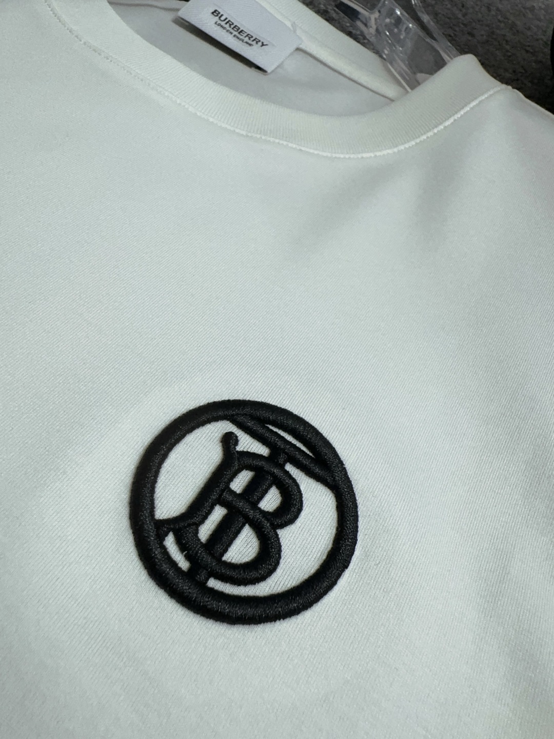 Burberry Crew Neck T-Shirt Short Sleeve Casual Tee for Men and Women 5 cmp i1744075189678 6377 0 4