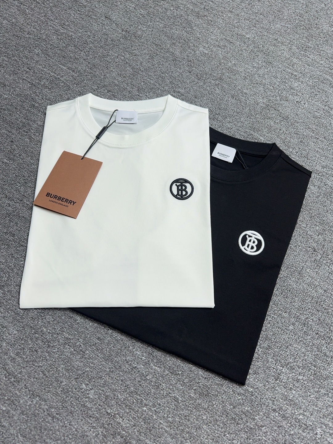 Burberry Crew Neck T-Shirt Short Sleeve Casual Tee for Men and Women 9 cmp i1744075191207 7787 0 8