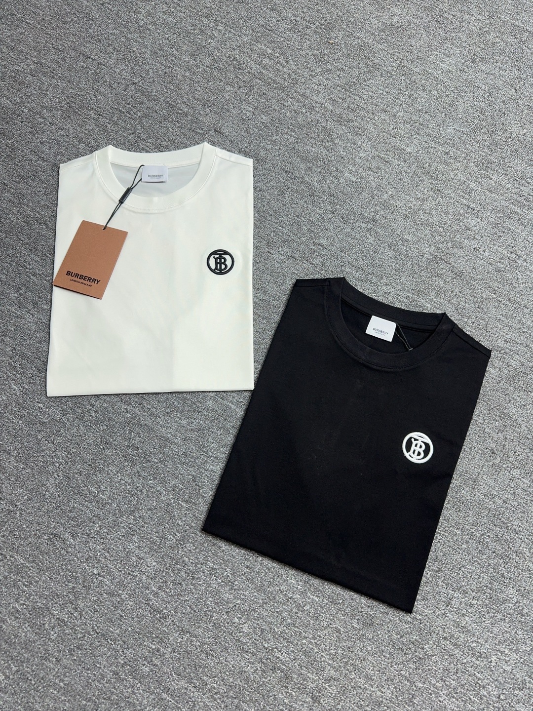 Burberry Crew Neck T-Shirt Short Sleeve Casual Tee for Men and Women 1 cmp i1744075191215 8503 0 0