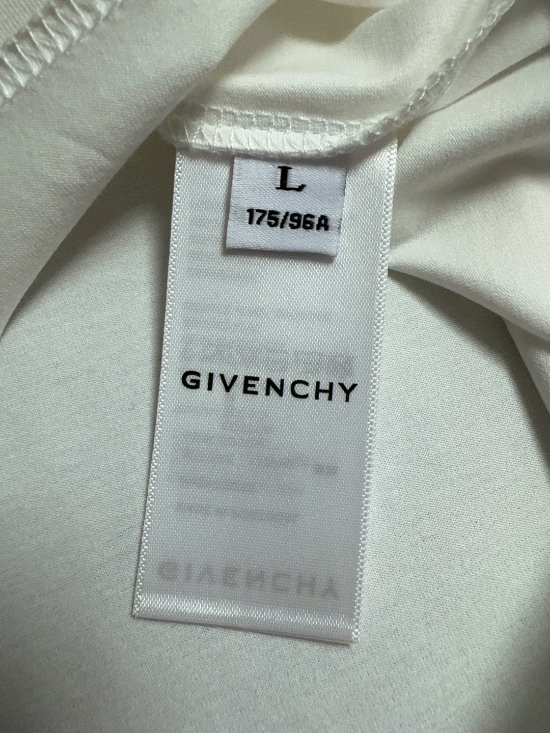 Givenchy Men's Crew Neck T-Shirt with Star Graphic - Lightweight & Breathable 8 cmp i1744075449149 3486 0 6